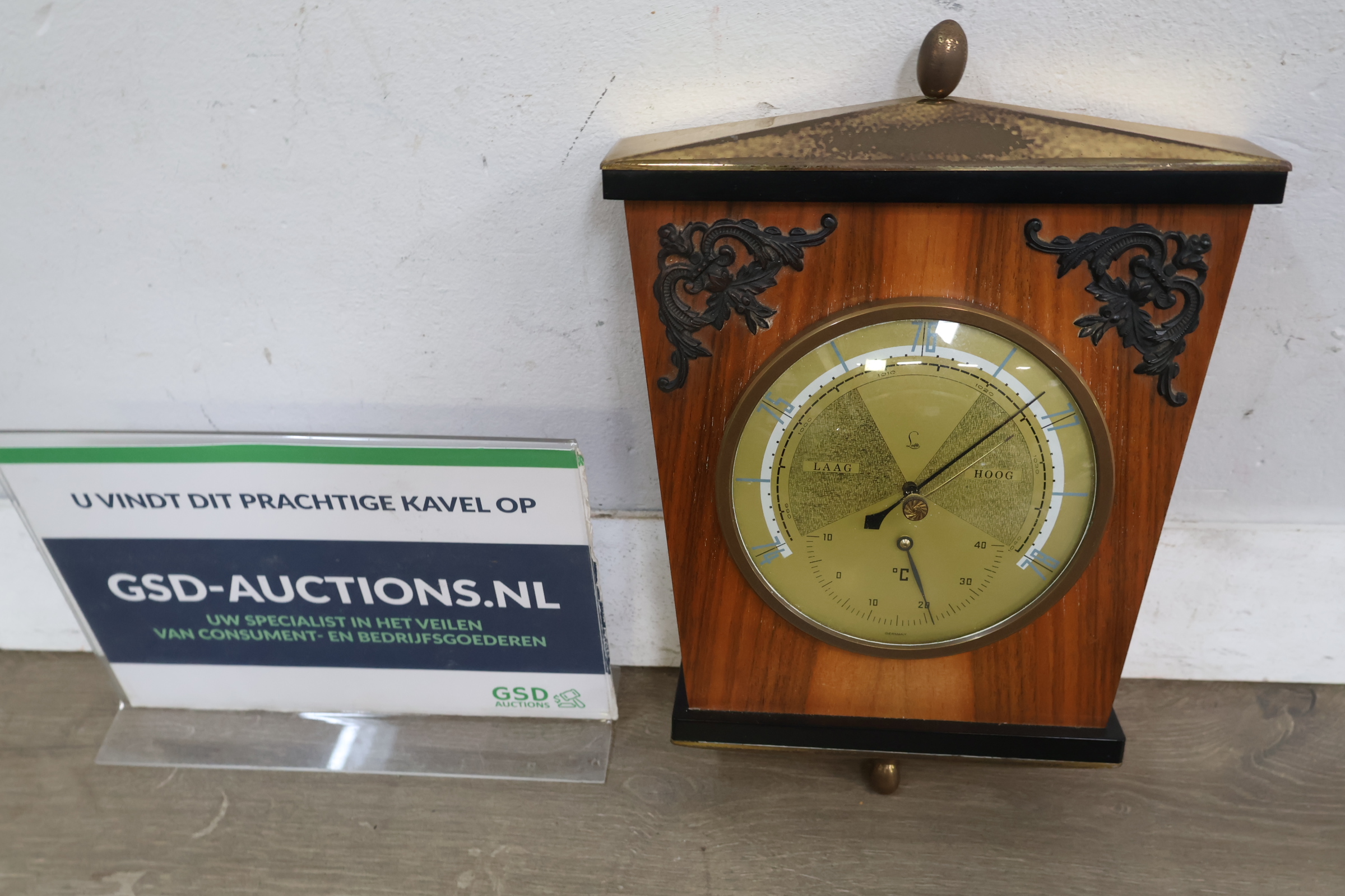 Vintage barometer thermometer in houten kast – foto 2 – kavel bij GSD Auctions, Zoeterwoude