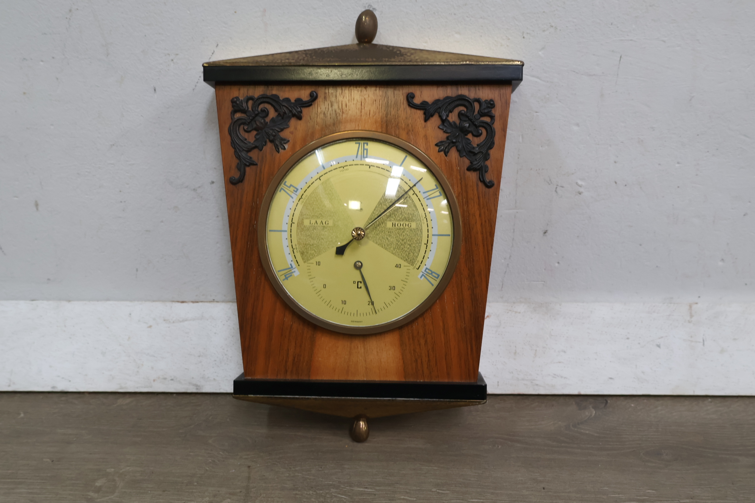 Vintage barometer thermometer in houten kast – foto 3 – kavel bij GSD Auctions, Zoeterwoude