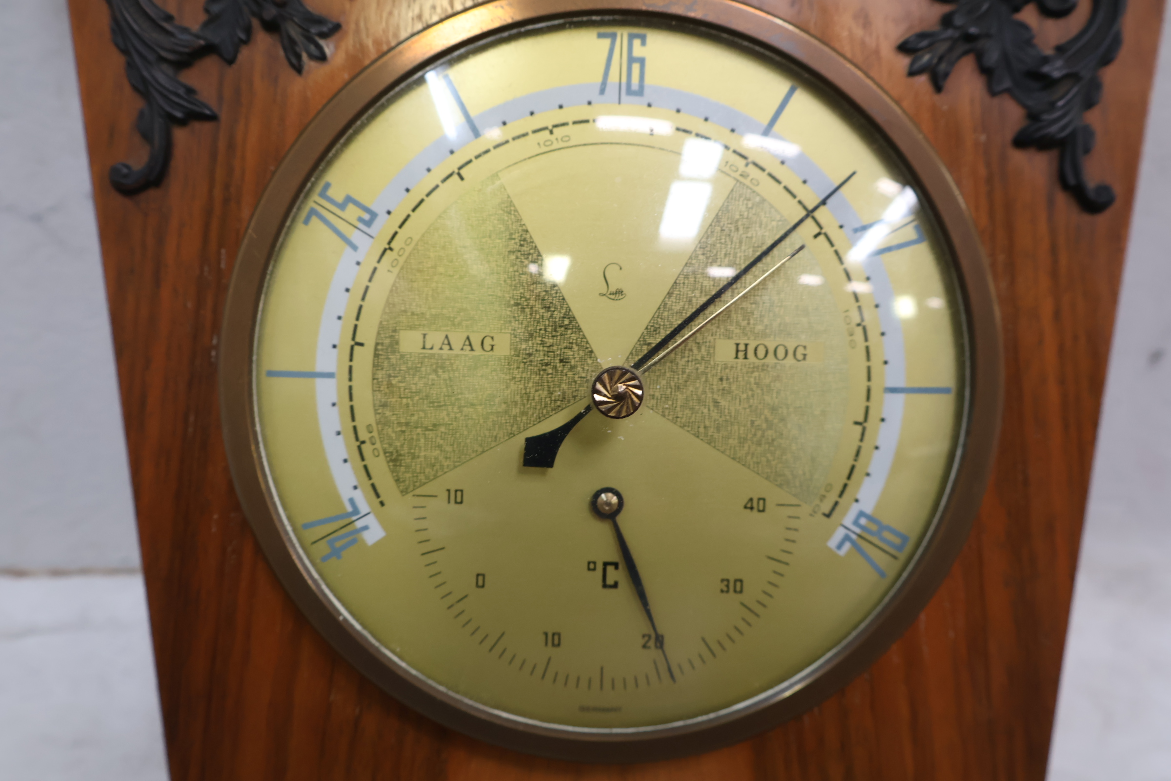 Vintage barometer thermometer in houten kast – foto 4 – kavel bij GSD Auctions, Zoeterwoude