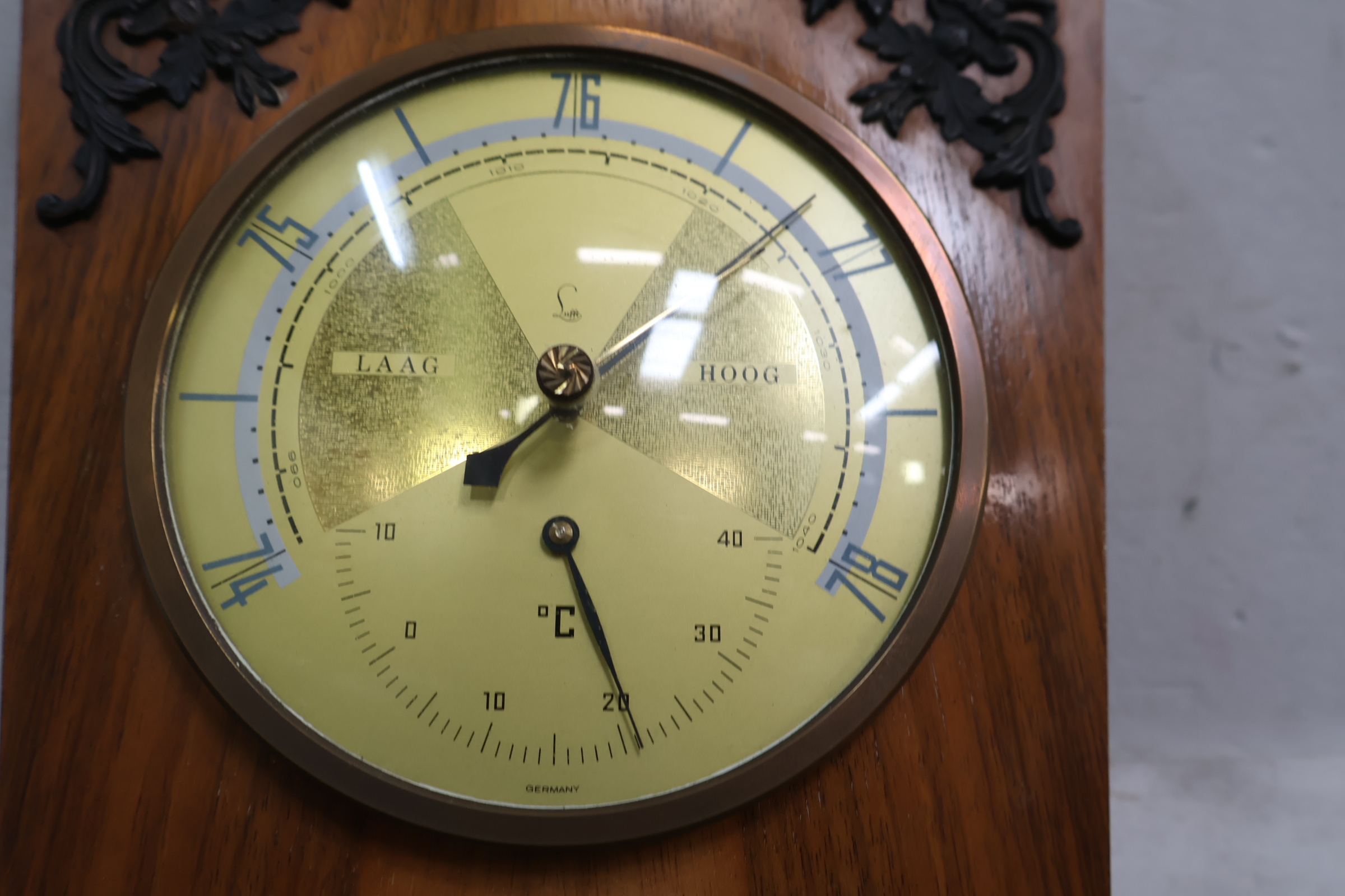 Vintage barometer thermometer in houten kast – foto 6 – kavel bij GSD Auctions, Zoeterwoude