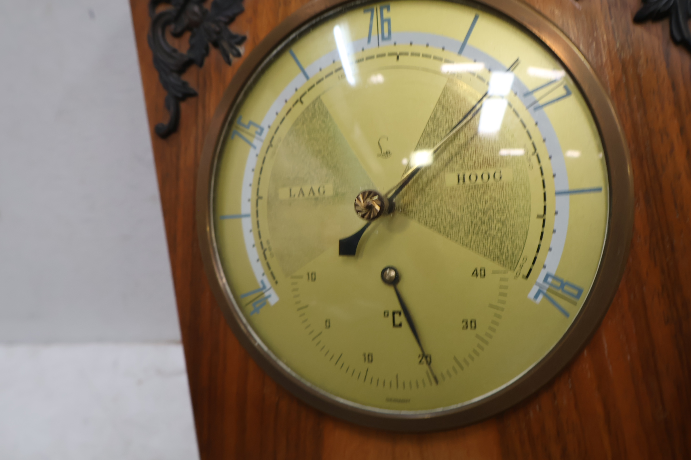 Vintage barometer thermometer in houten kast – foto 10 – kavel bij GSD Auctions, Zoeterwoude