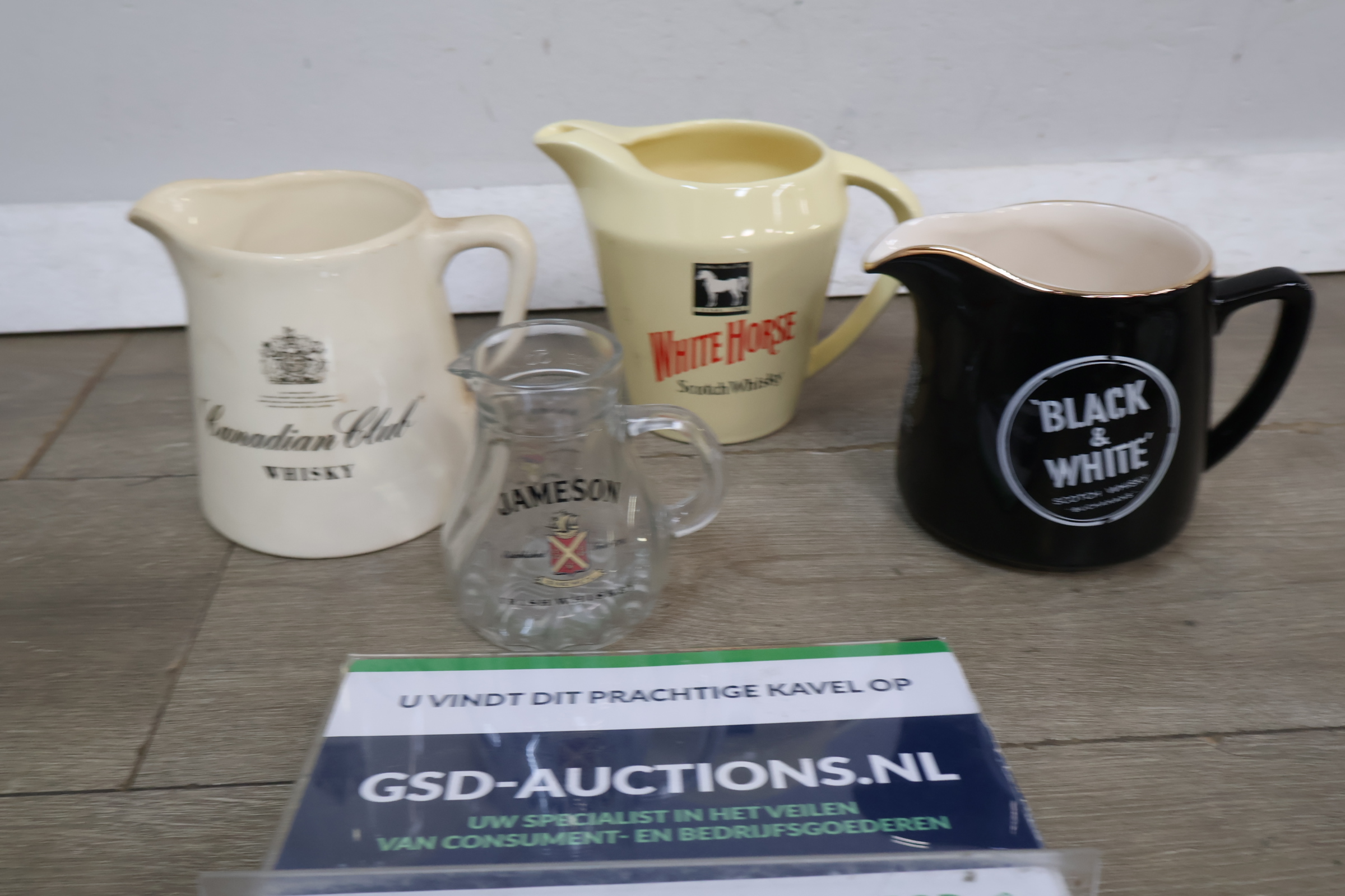 Set van 4 whisky kannen – foto 2 – kavel bij GSD Auctions, Zoeterwoude