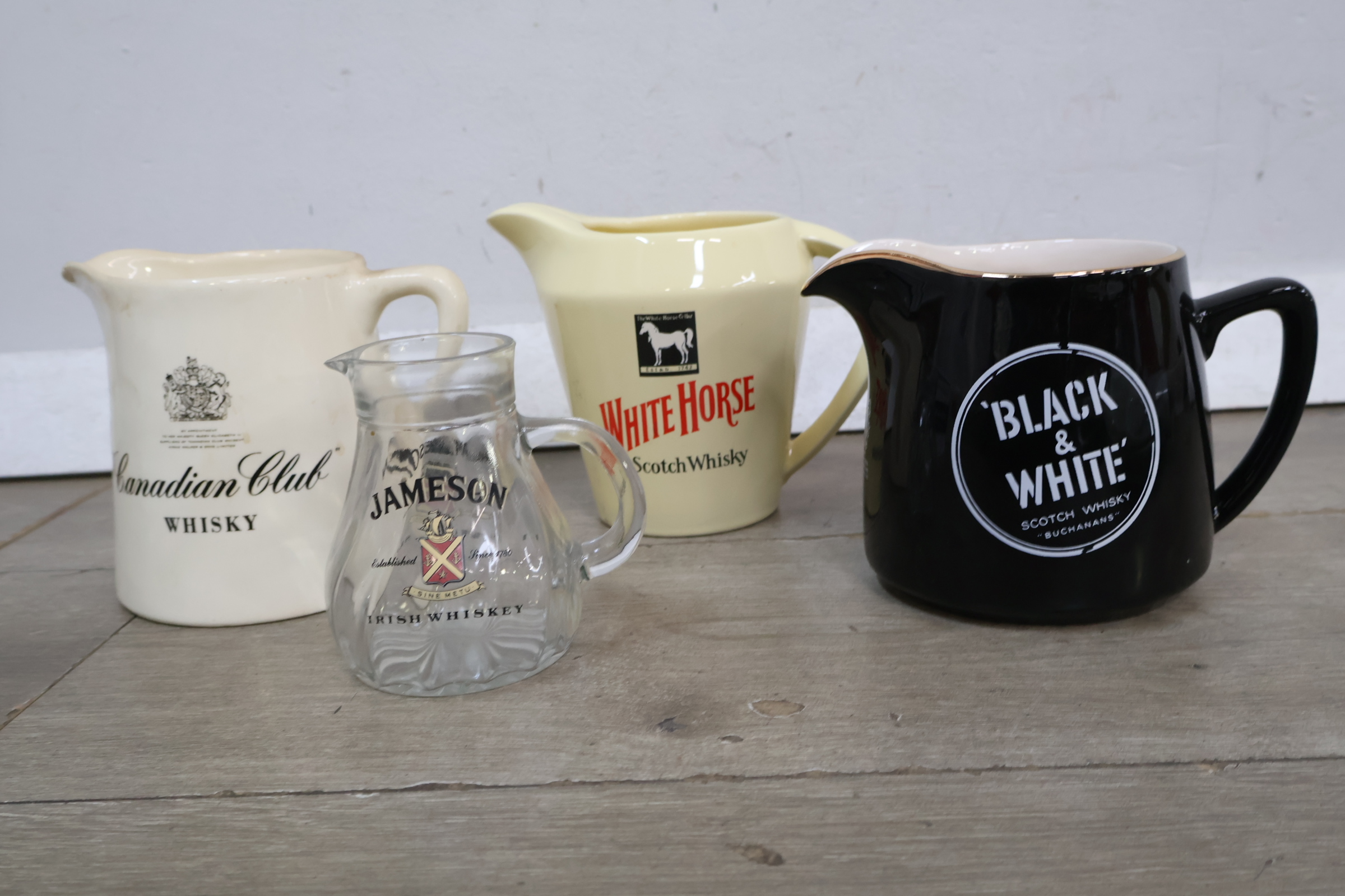Set van 4 whisky kannen – foto 4 – kavel bij GSD Auctions, Zoeterwoude