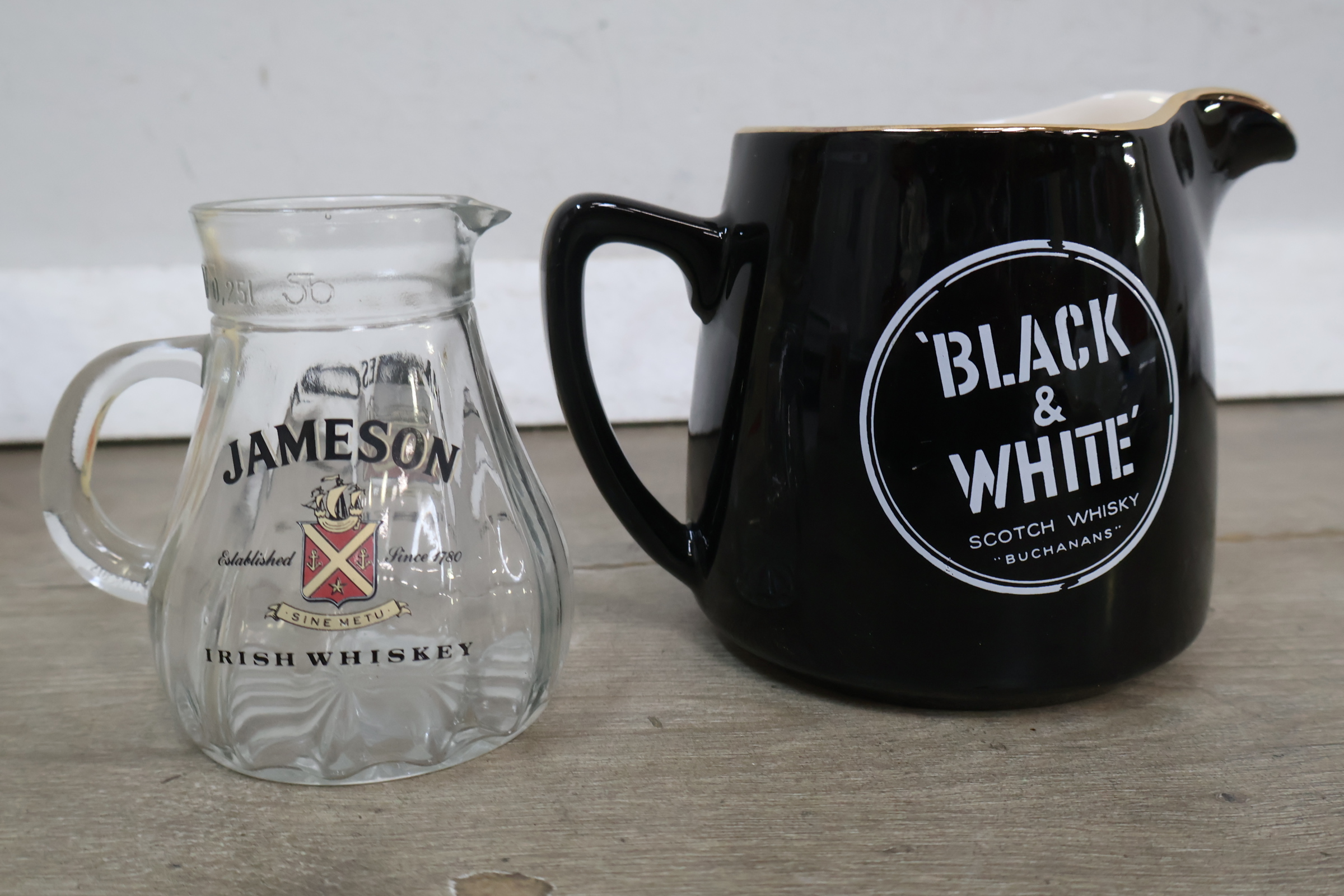 Set van 4 whisky kannen – foto 10 – kavel bij GSD Auctions, Zoeterwoude