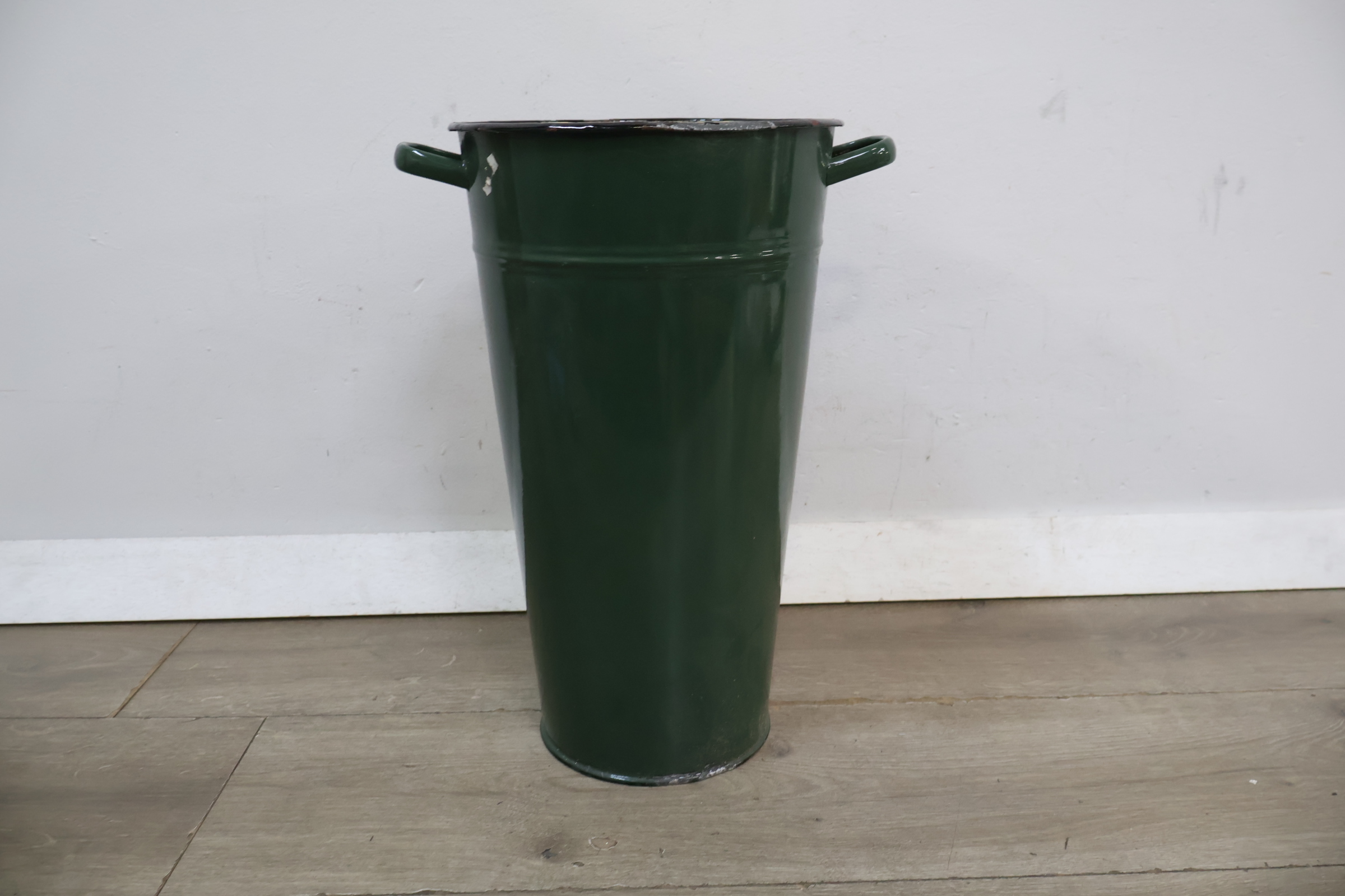 Groene metalen geëmailleerde vintage emmer – foto 3 – kavel bij GSD Auctions, Zoeterwoude