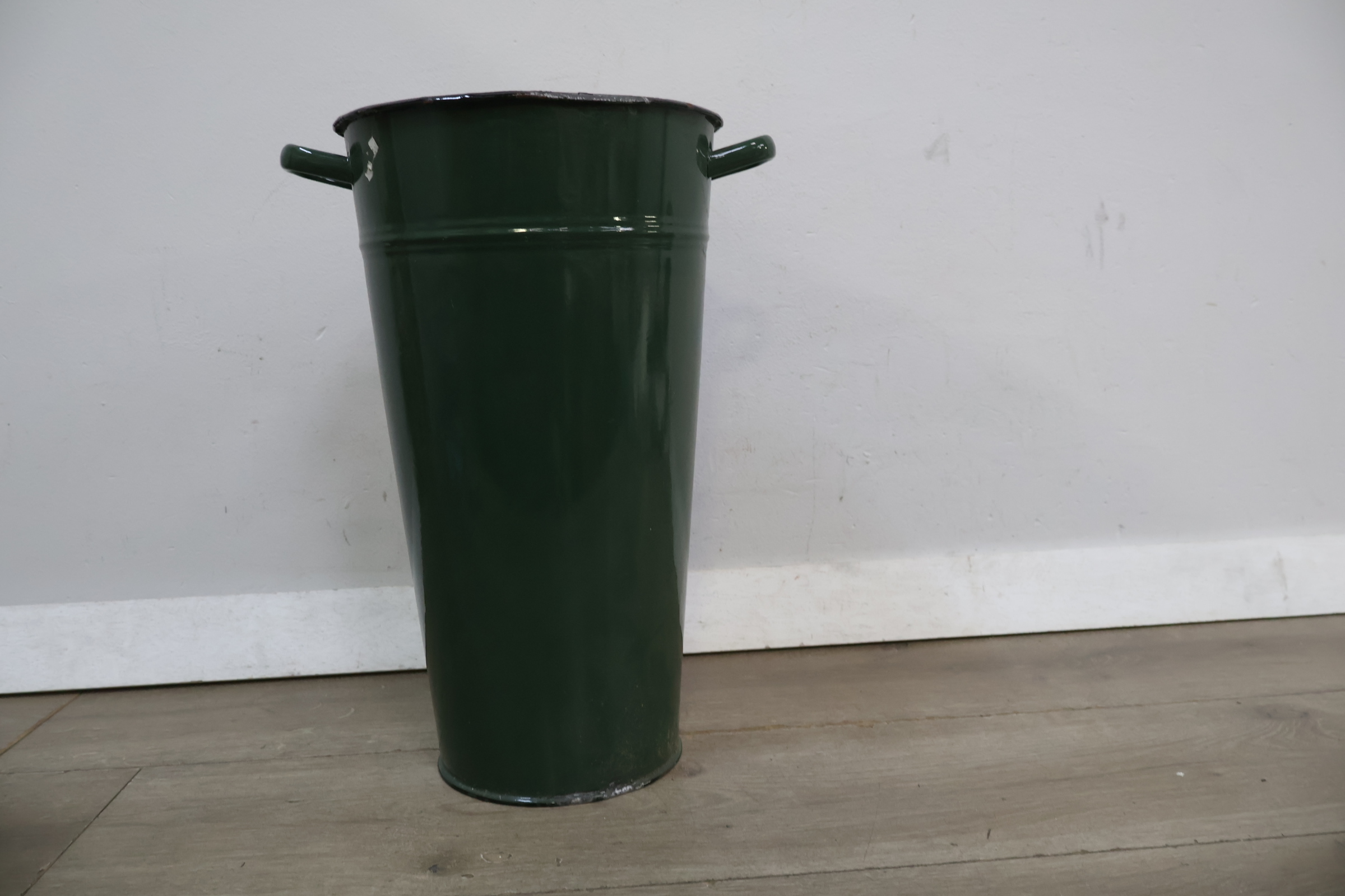 Groene metalen geëmailleerde vintage emmer – foto 4 – kavel bij GSD Auctions, Zoeterwoude