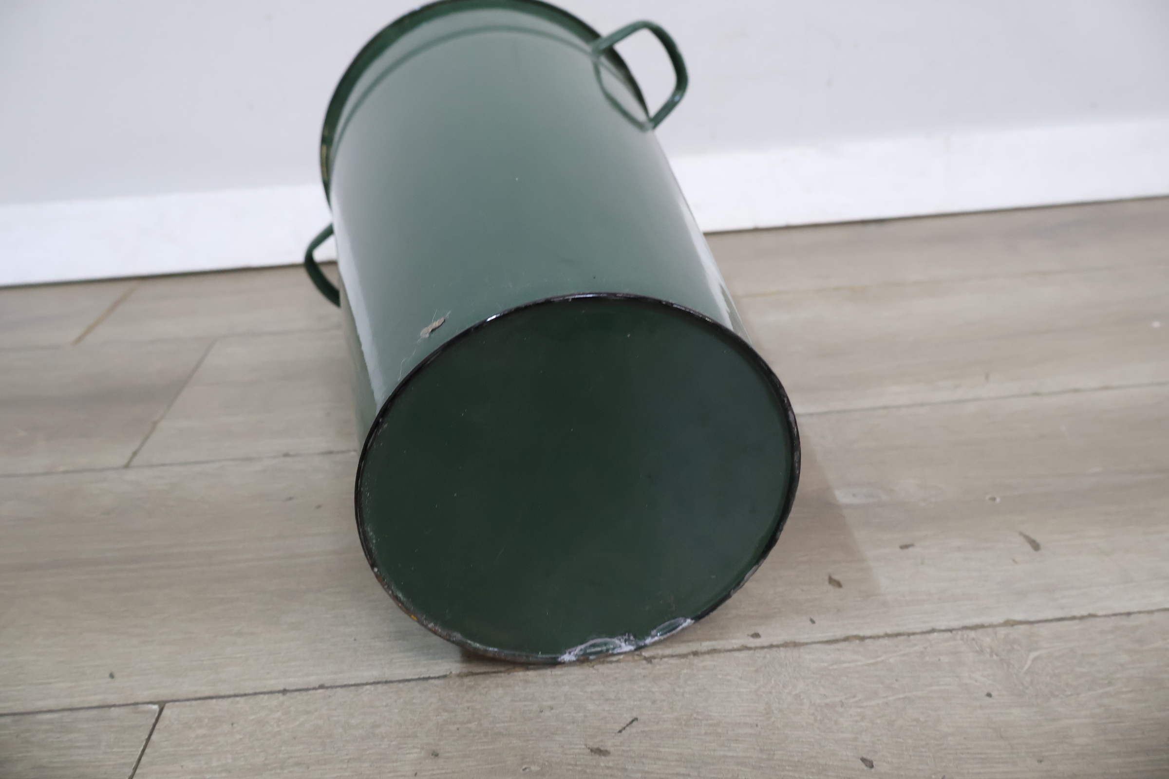 Groene metalen geëmailleerde vintage emmer – foto 8 – kavel bij GSD Auctions, Zoeterwoude