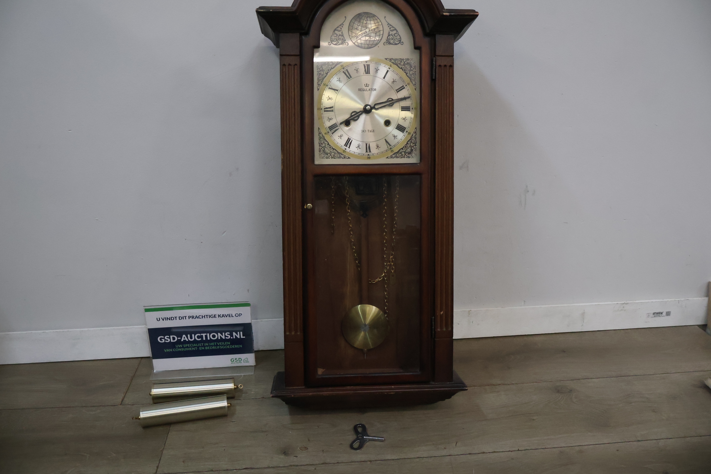 Regulator wandklok met slinger en gewichten – foto 2 – kavel bij GSD Auctions, Zoeterwoude