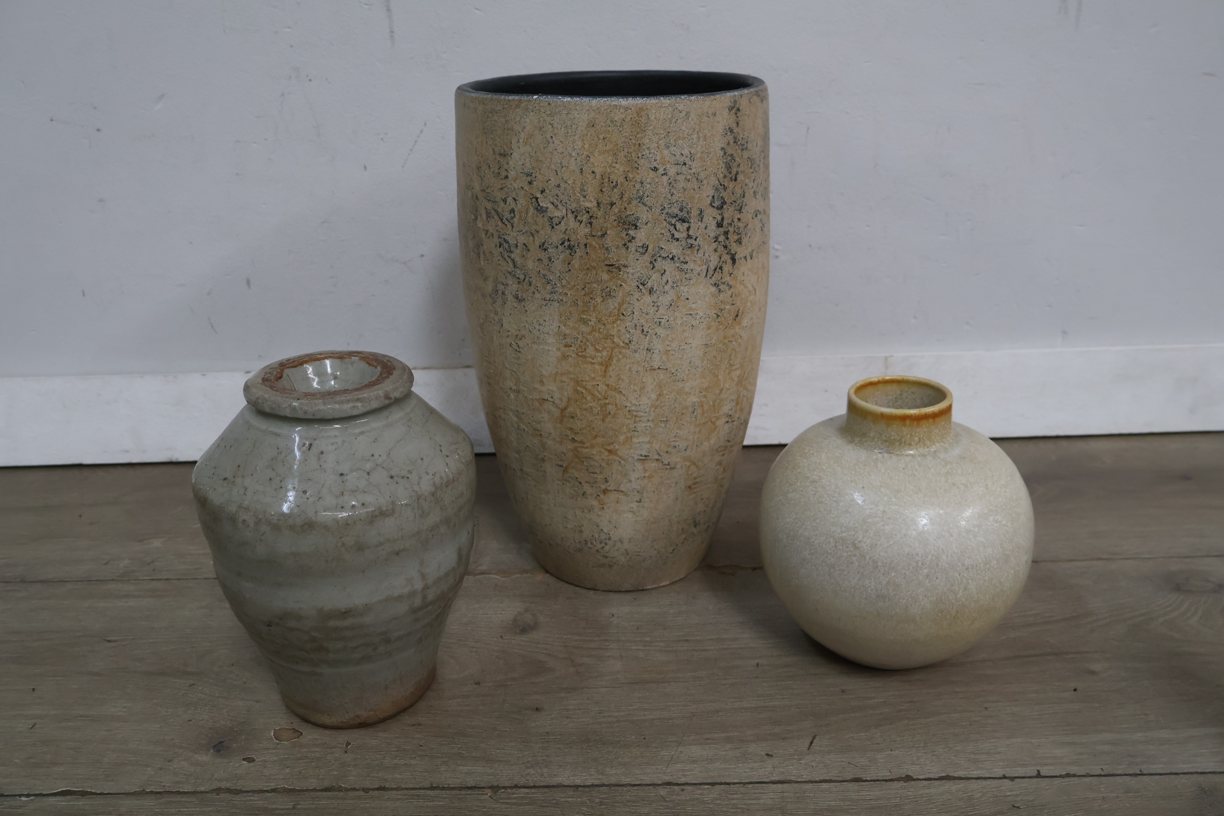 Set van drie keramische vazen – foto 3 – kavel bij GSD Auctions, Zoeterwoude