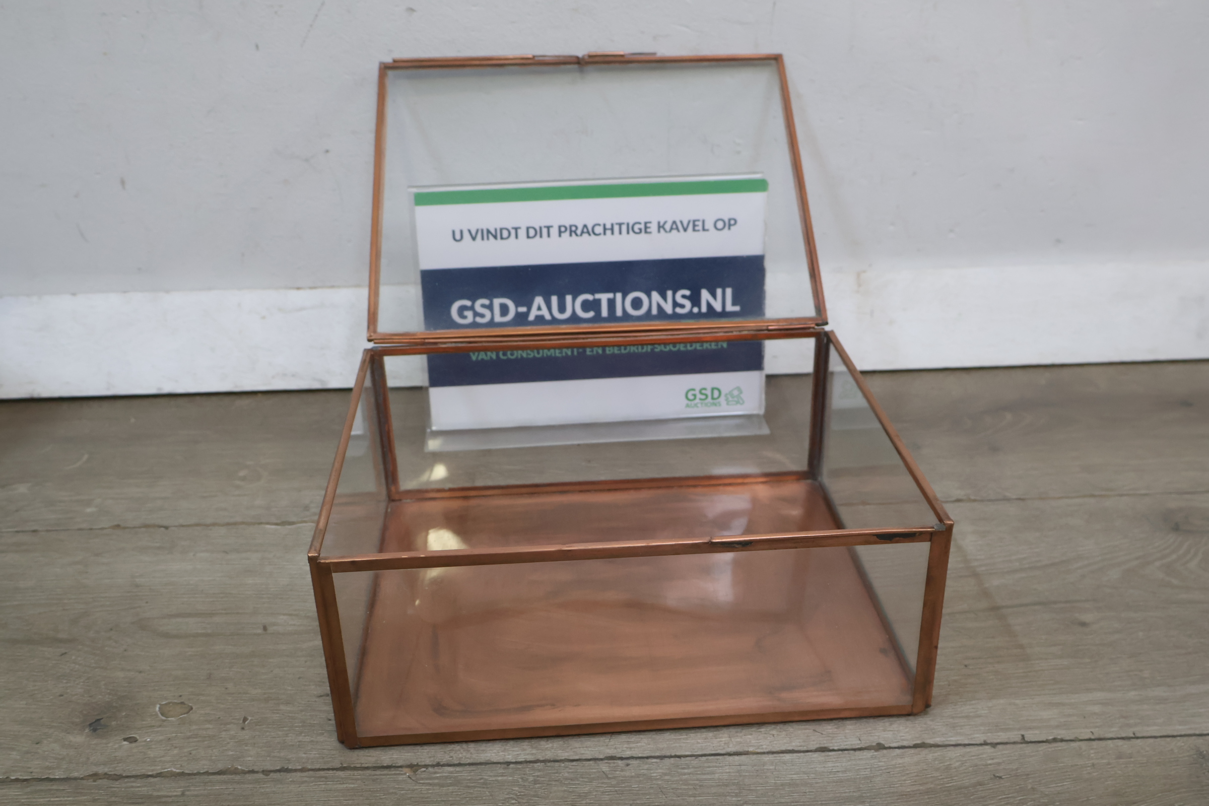 Glazen sieraden-/opbergdoos met koperen frame – foto 2 – kavel bij GSD Auctions, Zoeterwoude