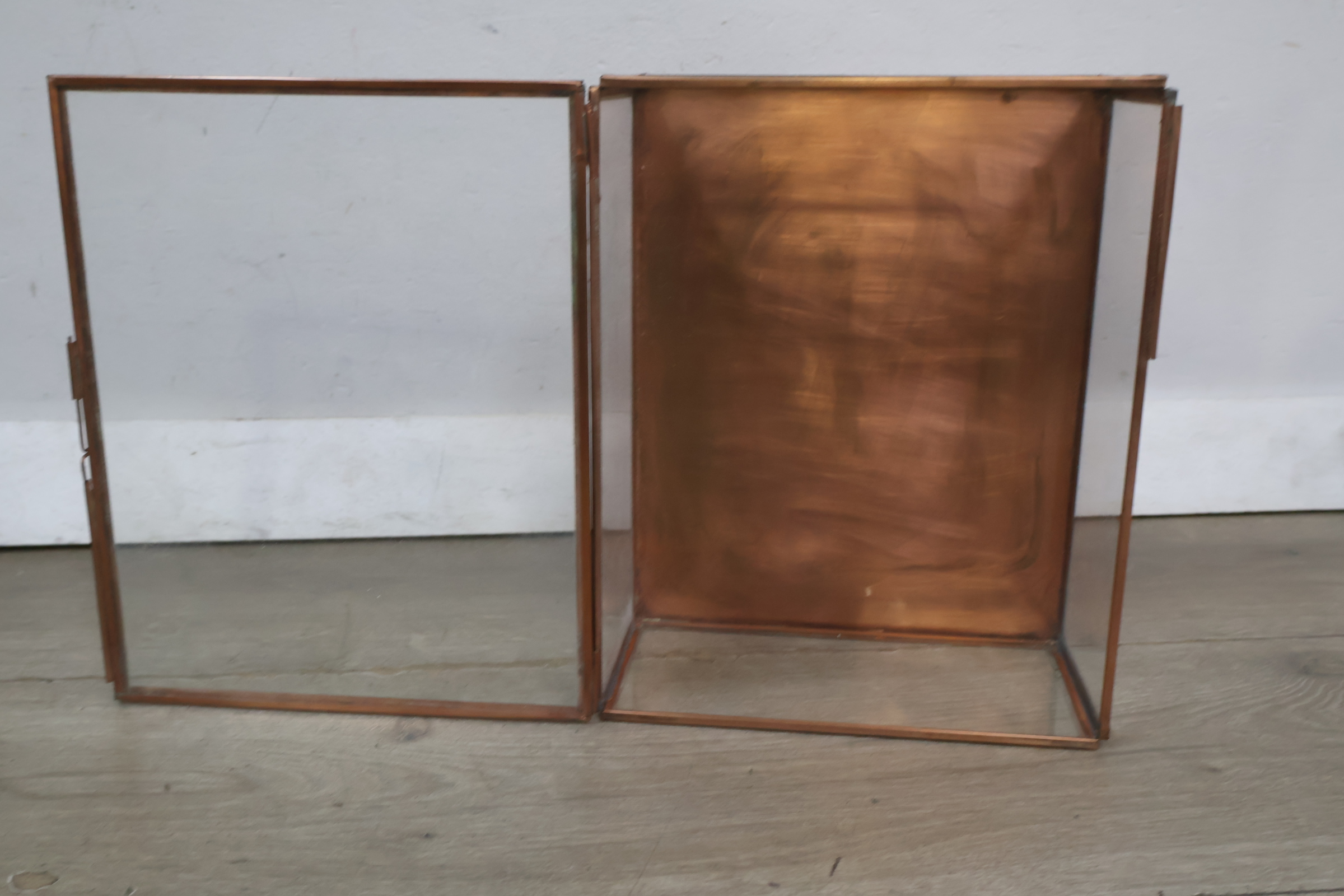 Glazen sieraden-/opbergdoos met koperen frame – foto 5 – kavel bij GSD Auctions, Zoeterwoude