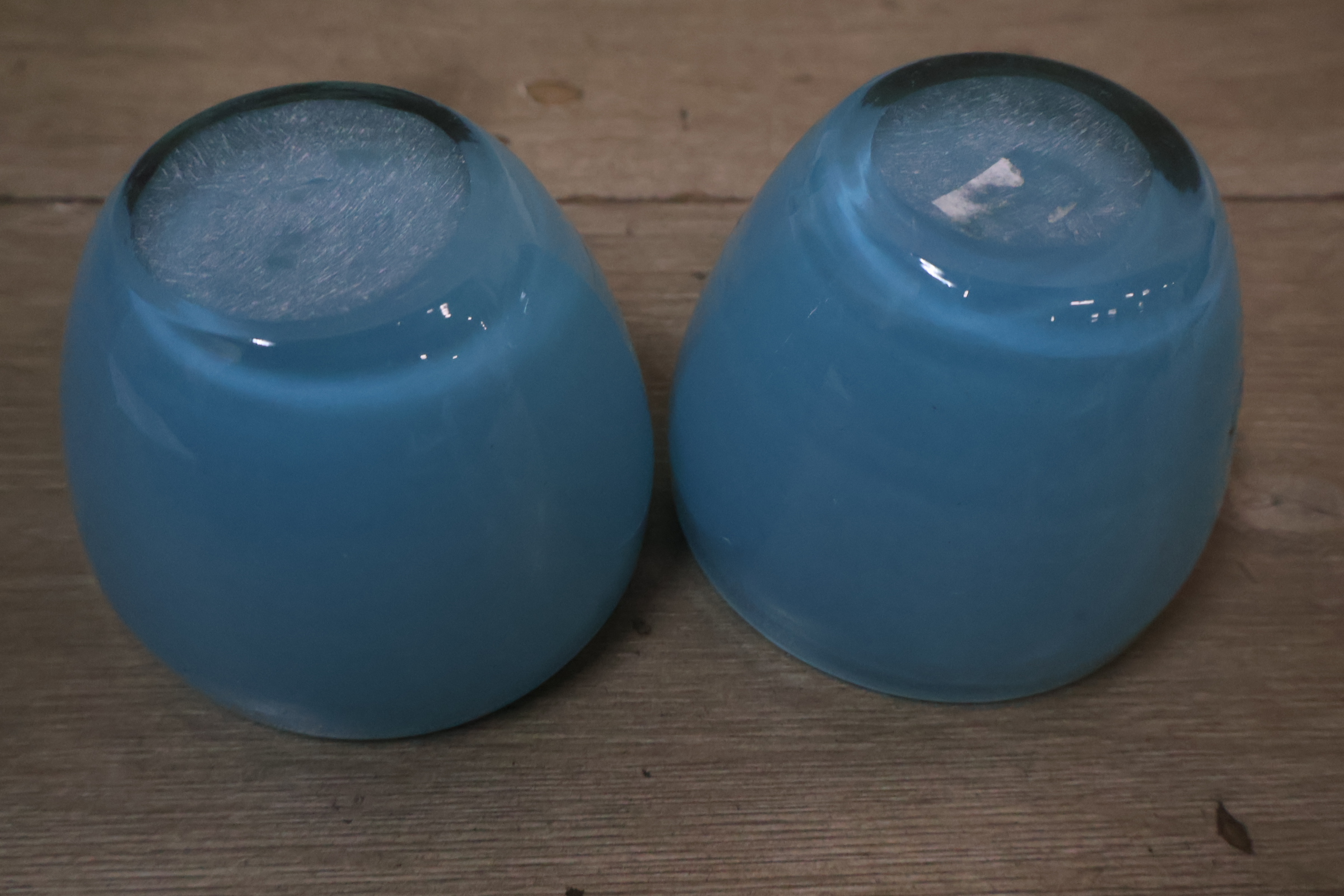 Set van 4 blauwe glazen vazen – foto 6 – kavel bij GSD Auctions, Zoeterwoude