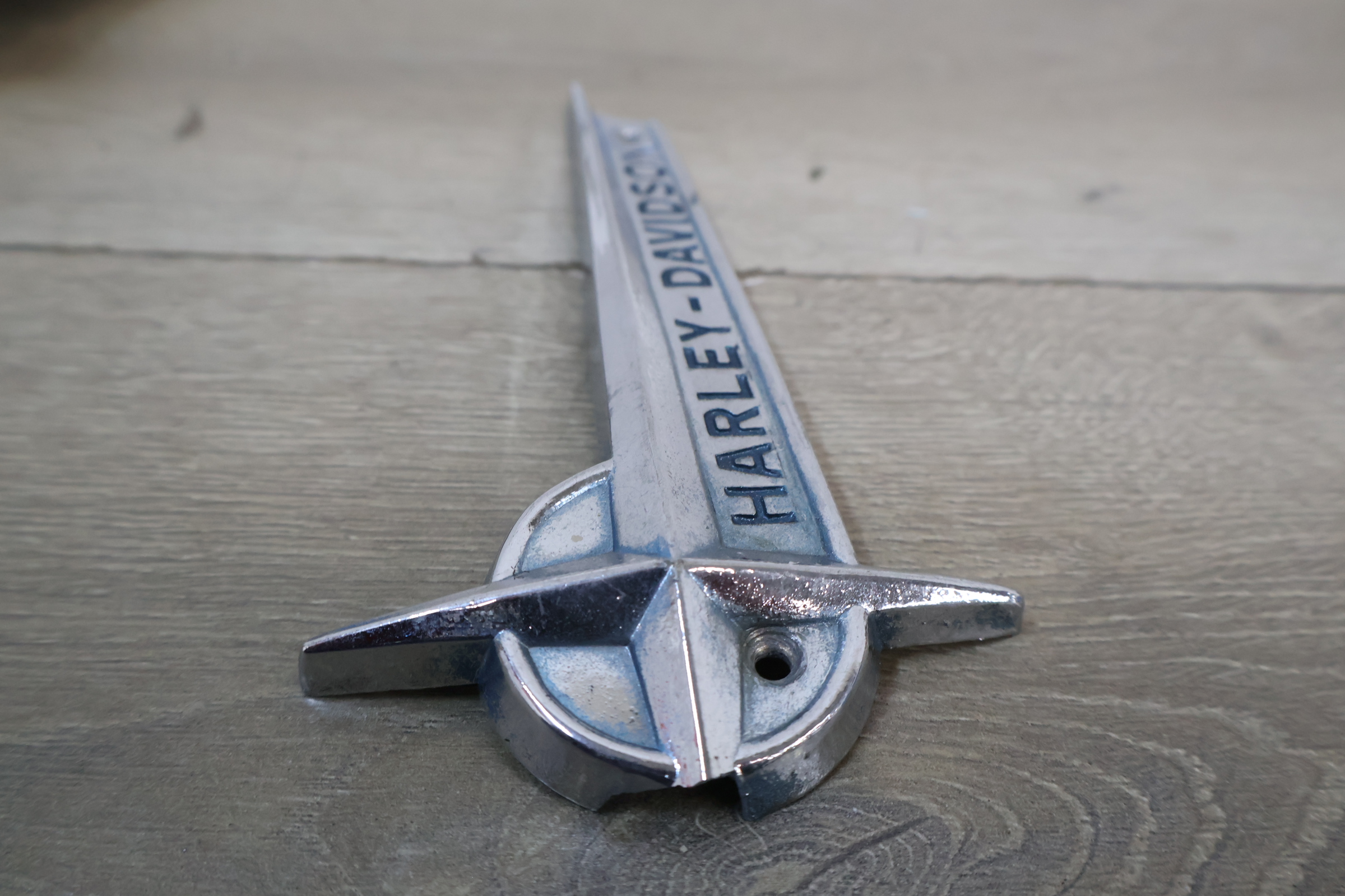 Harley-Davidson chromen motorembleem – foto 9 – kavel bij GSD Auctions, Zoeterwoude