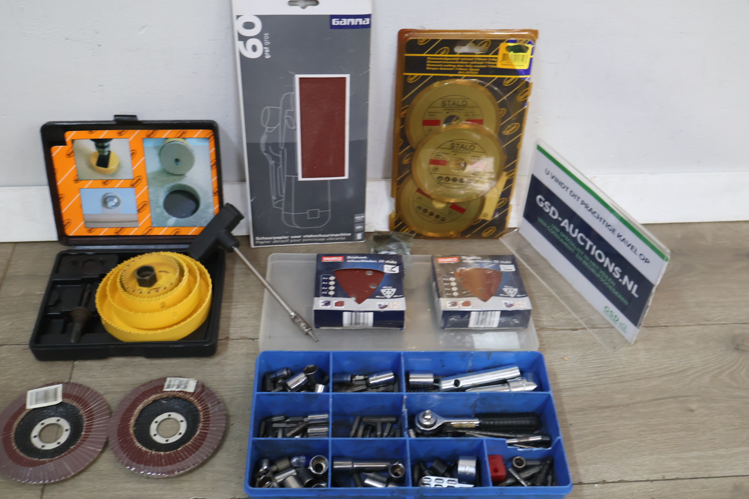 Assortiment slijpschijven, schuurpapier en zaagbladen – foto 2 – kavel bij GSD Auctions, Zoeterwoude