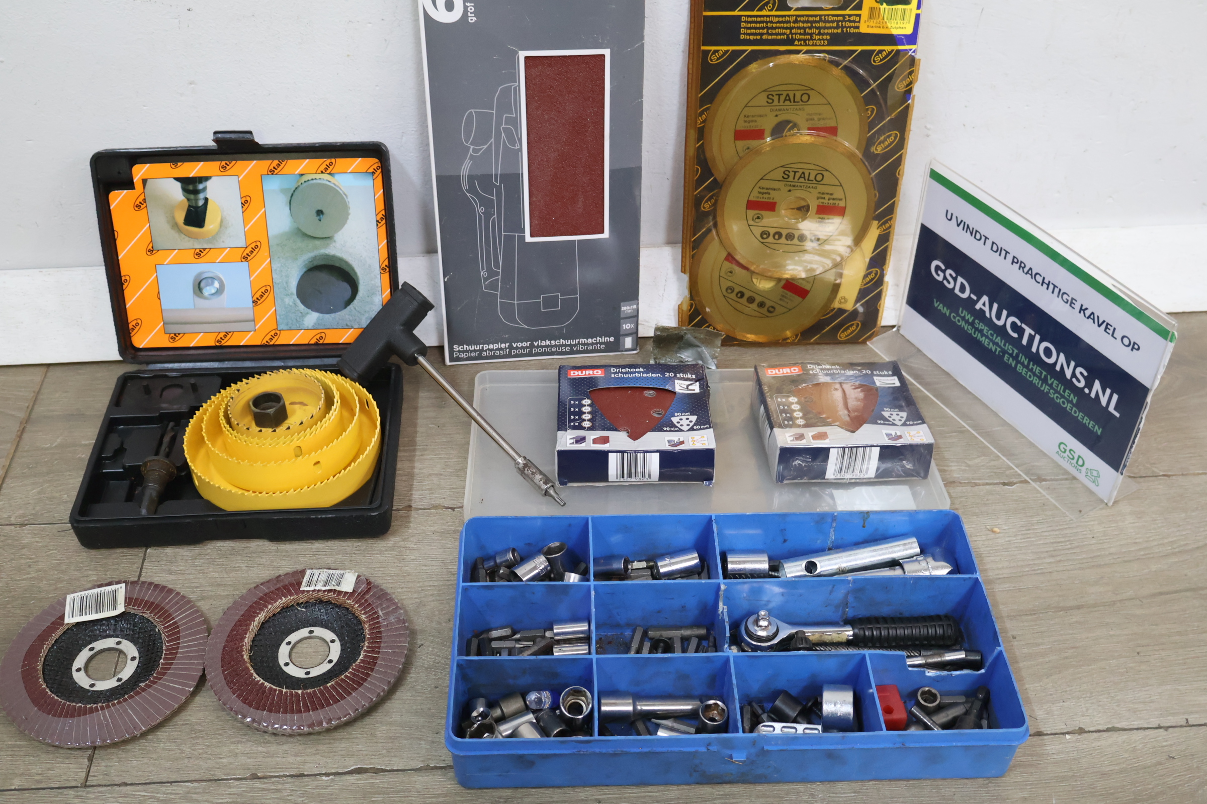 Assortiment slijpschijven, schuurpapier en zaagbladen – foto 3 – kavel bij GSD Auctions, Zoeterwoude