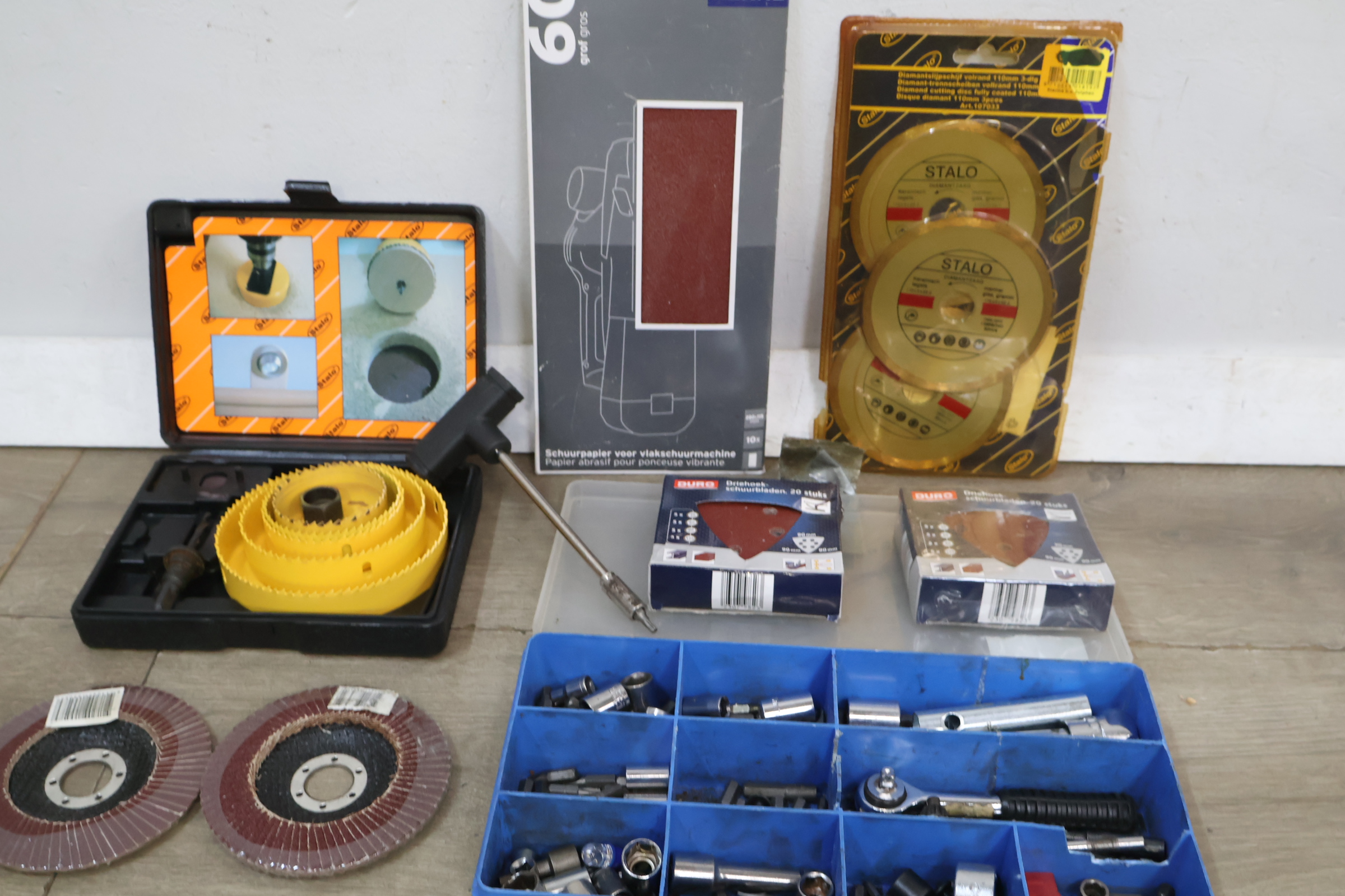 Assortiment slijpschijven, schuurpapier en zaagbladen – foto 4 – kavel bij GSD Auctions, Zoeterwoude