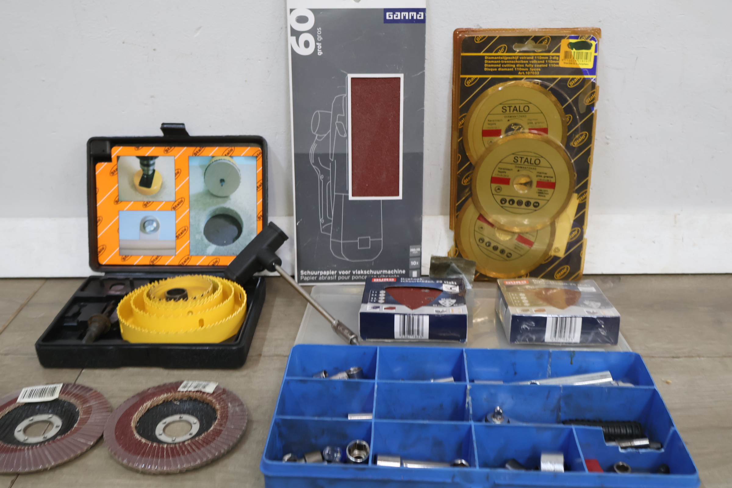 Assortiment slijpschijven, schuurpapier en zaagbladen – foto 5 – kavel bij GSD Auctions, Zoeterwoude