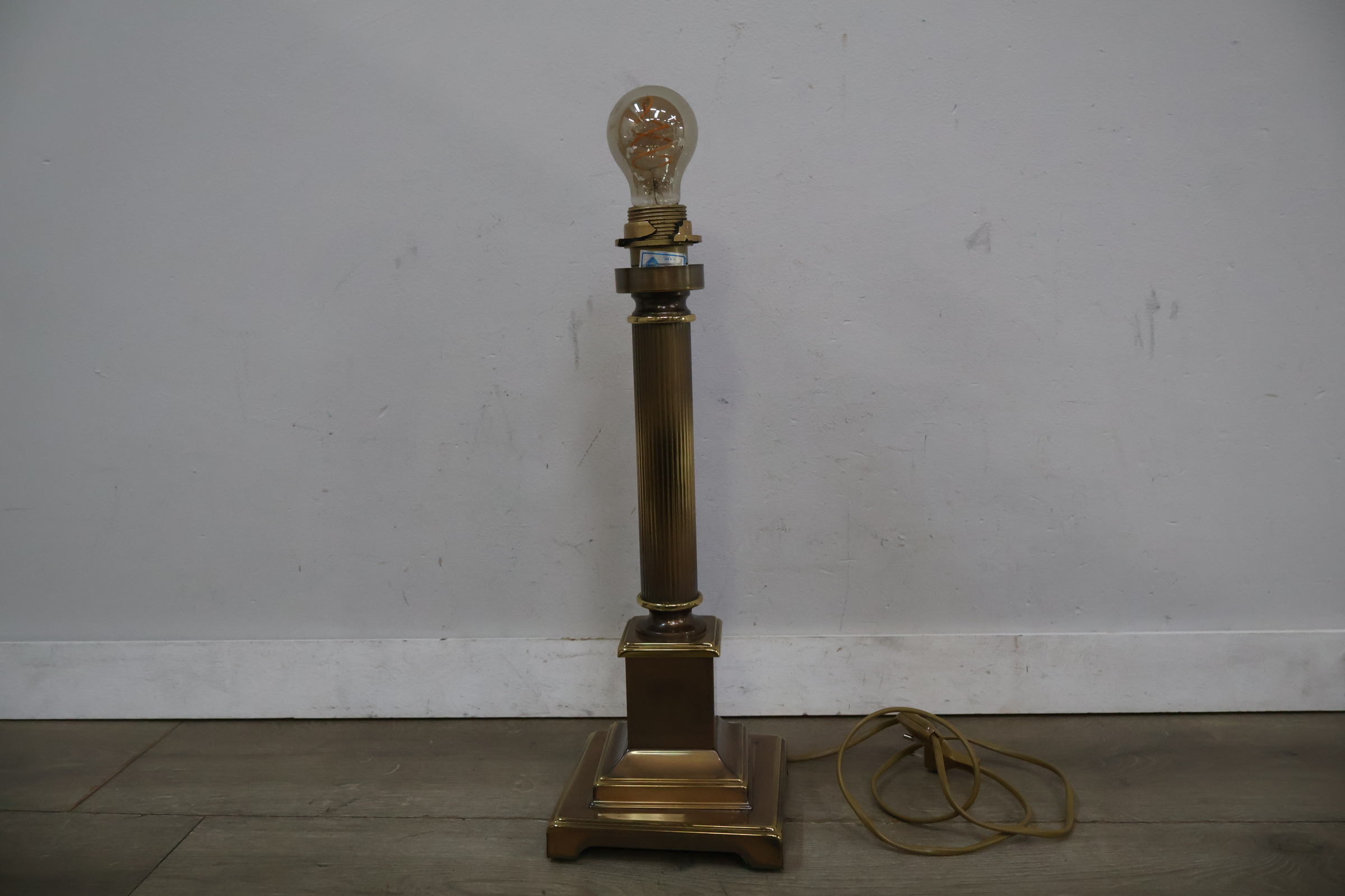 vintage messing tafellampvoet in Hollywood Regency-stijl – foto 4 – kavel bij GSD Auctions, Zoeterwoude