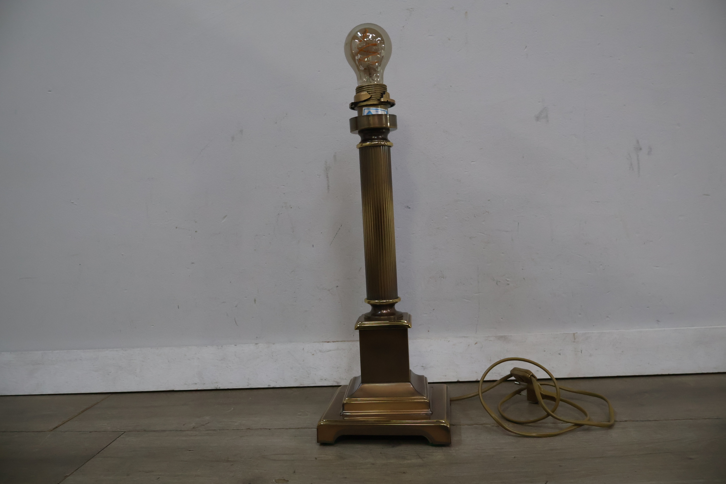 vintage messing tafellampvoet in Hollywood Regency-stijl – foto 5 – kavel bij GSD Auctions, Zoeterwoude