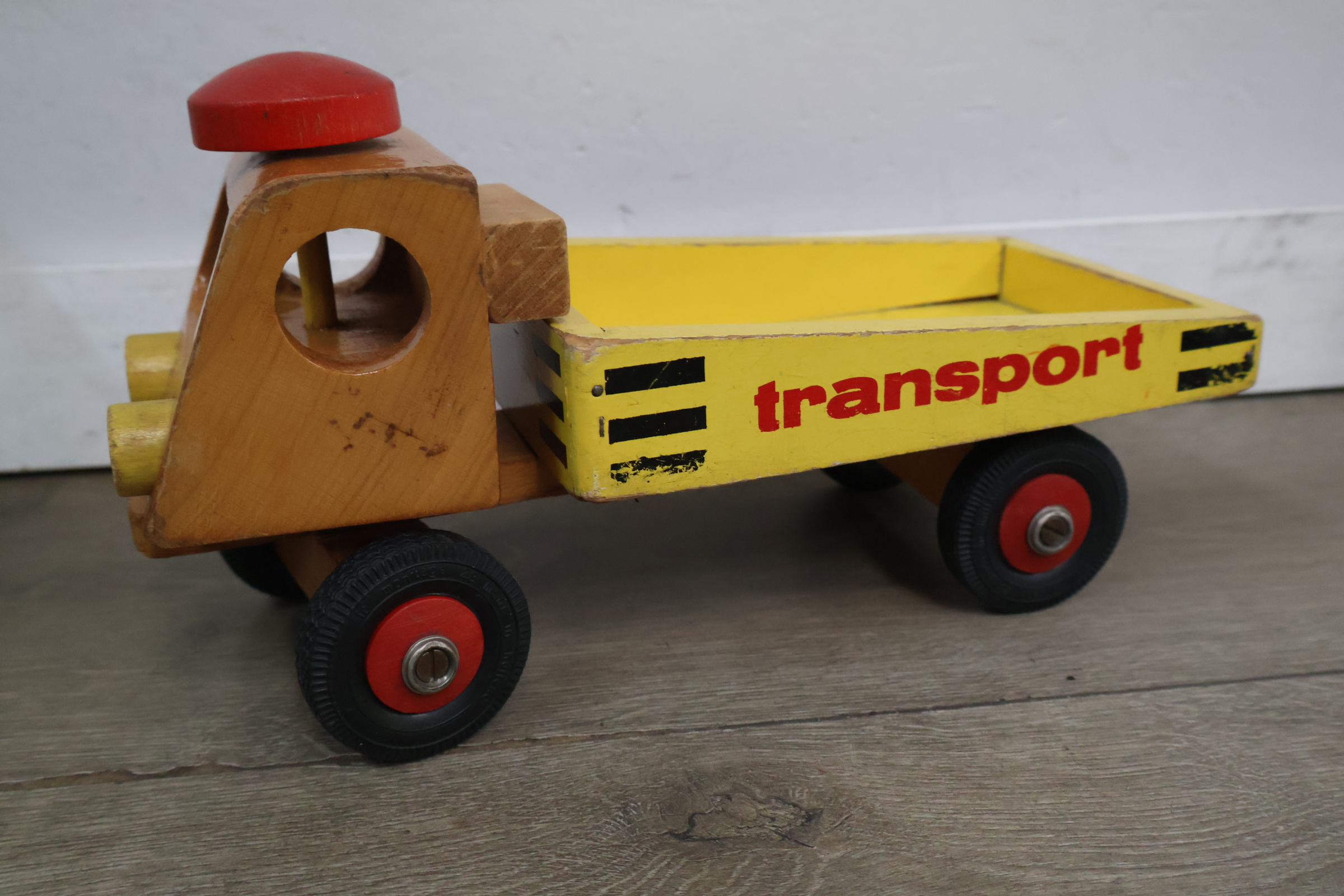 Houten speelgoedvoertuigen en Brio houten liftbrug – foto 5 – kavel bij GSD Auctions, Zoeterwoude