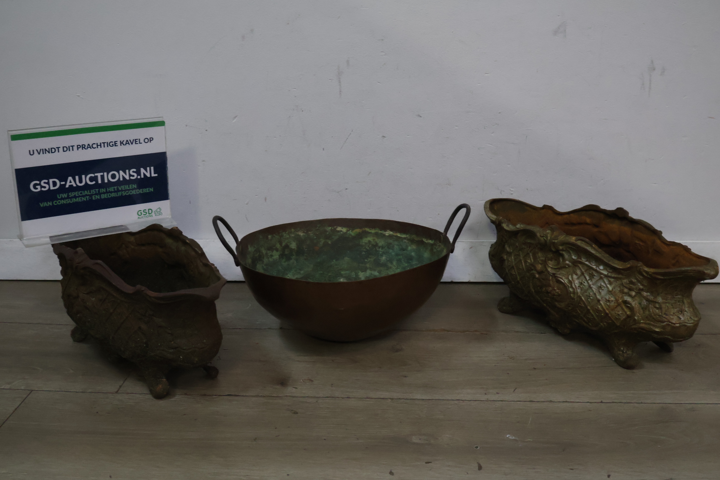 Set van 2 Antieke Gietijzeren Plantenbakken – foto 2 – kavel bij GSD Auctions, Zoeterwoude