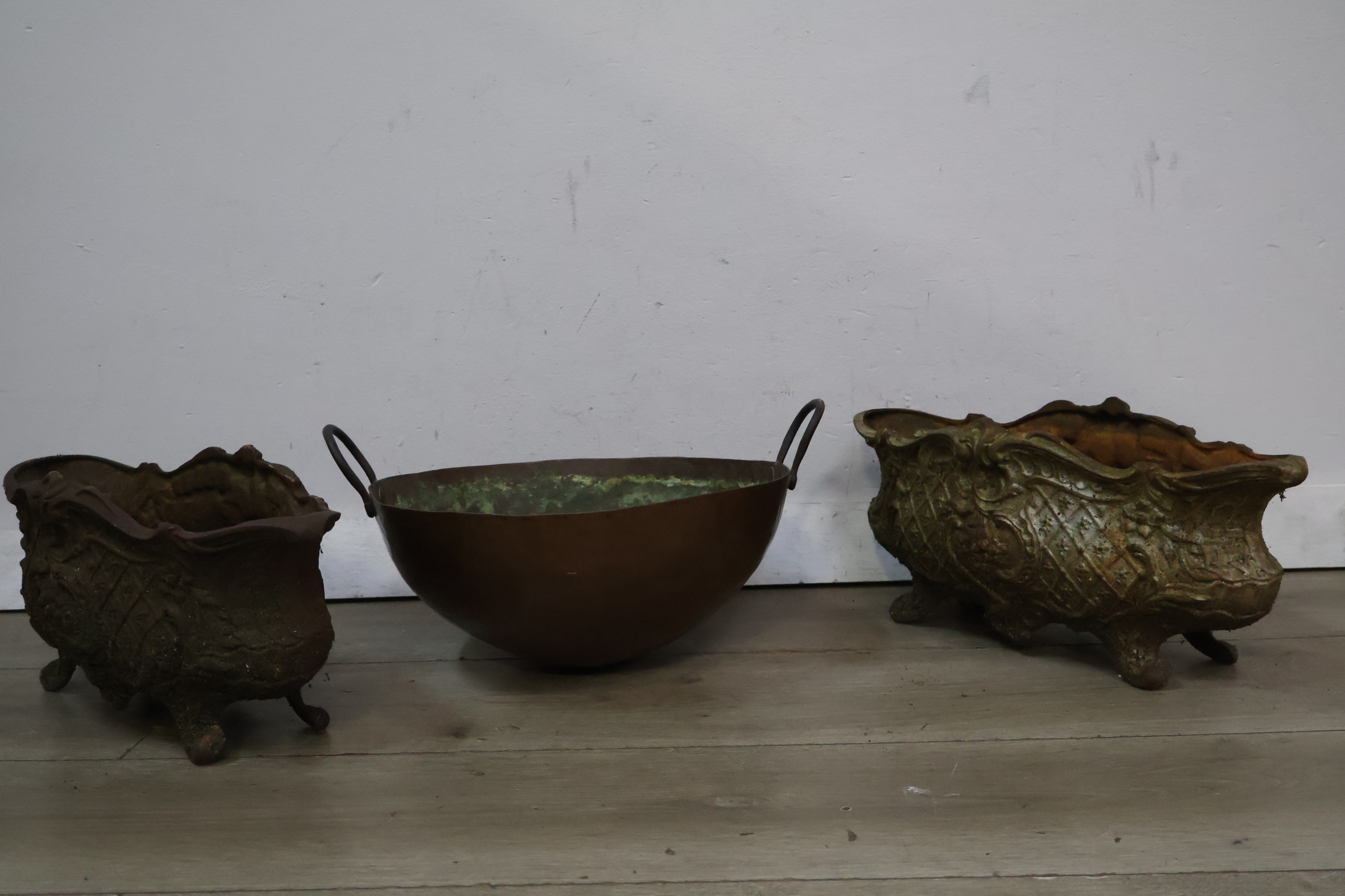 Set van 2 Antieke Gietijzeren Plantenbakken – foto 3 – kavel bij GSD Auctions, Zoeterwoude