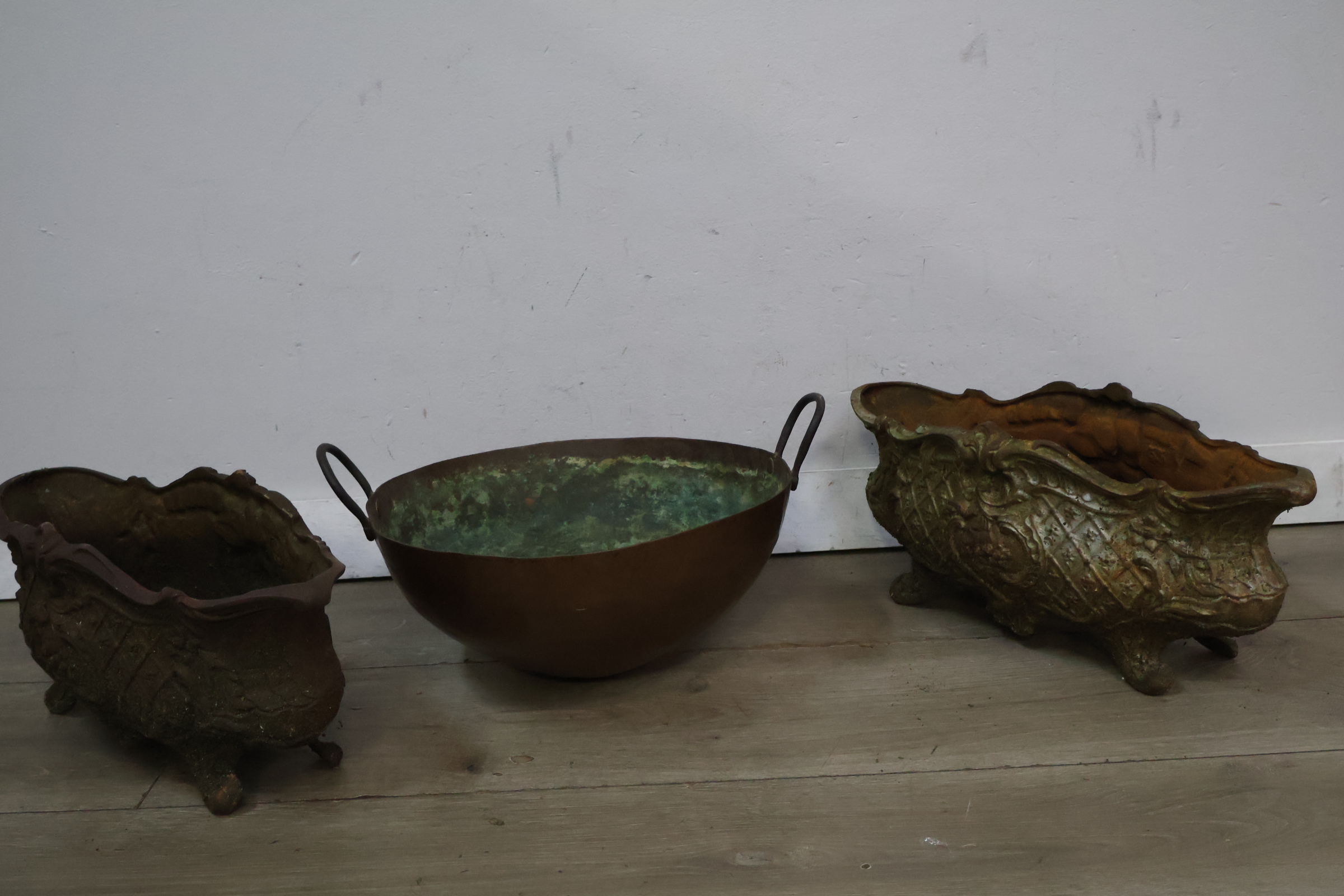 Set van 2 Antieke Gietijzeren Plantenbakken – foto 4 – kavel bij GSD Auctions, Zoeterwoude
