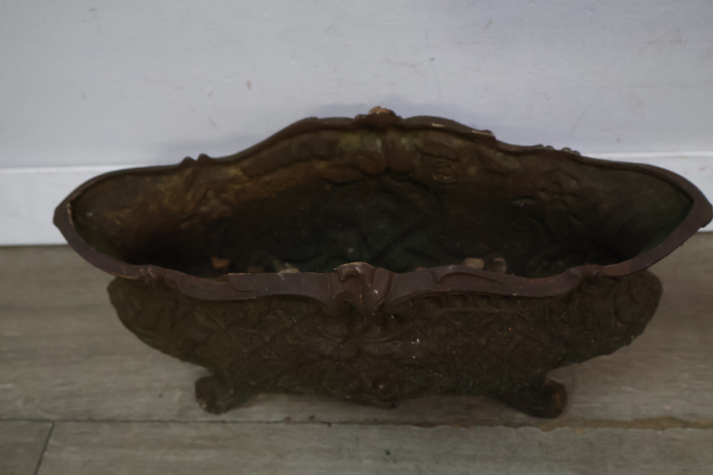 Set van 2 Antieke Gietijzeren Plantenbakken – foto 8 – kavel bij GSD Auctions, Zoeterwoude