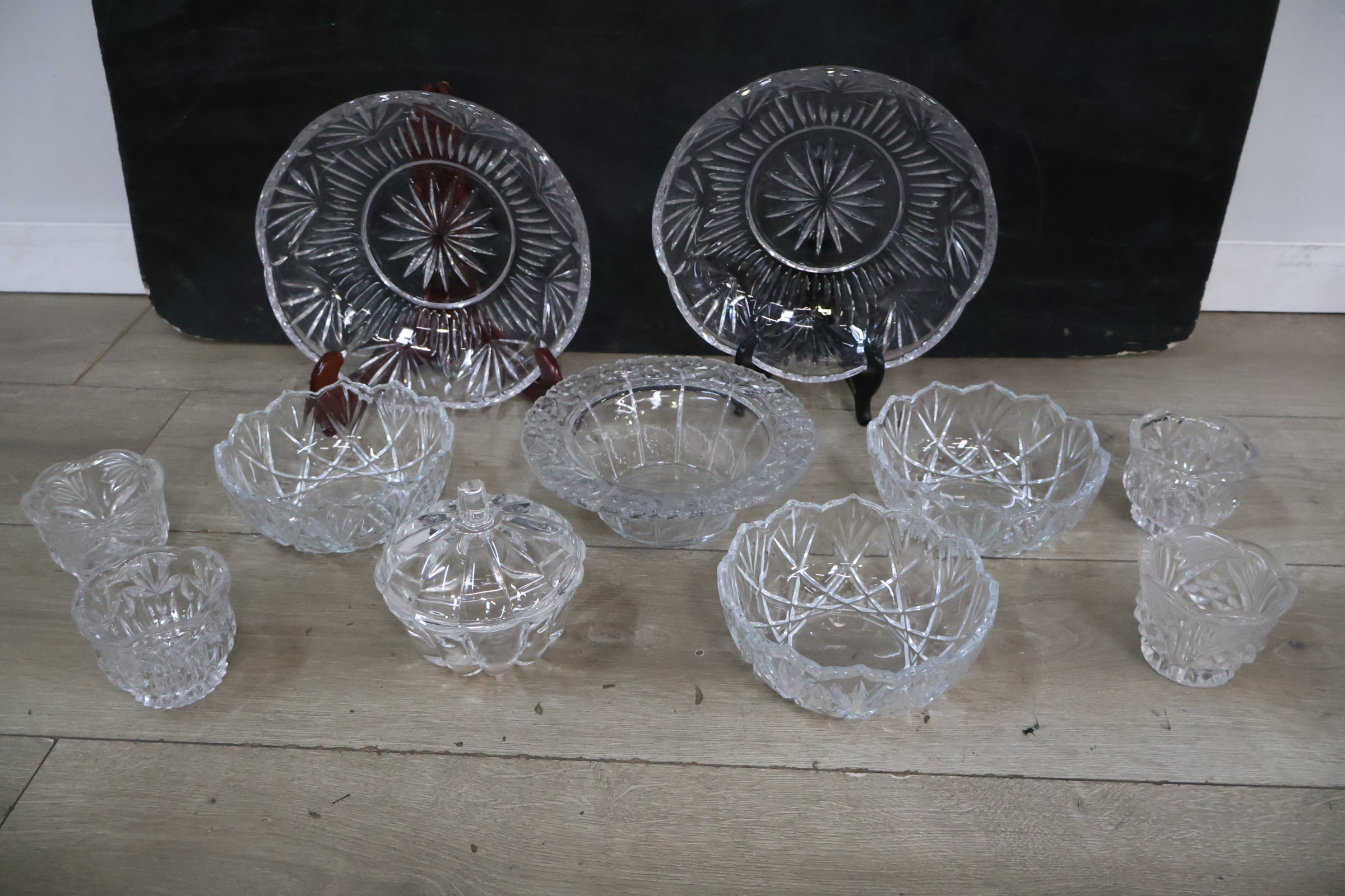 Set geslepen kristallen sierkommen en schalen – foto 4 – kavel bij GSD Auctions, Zoeterwoude