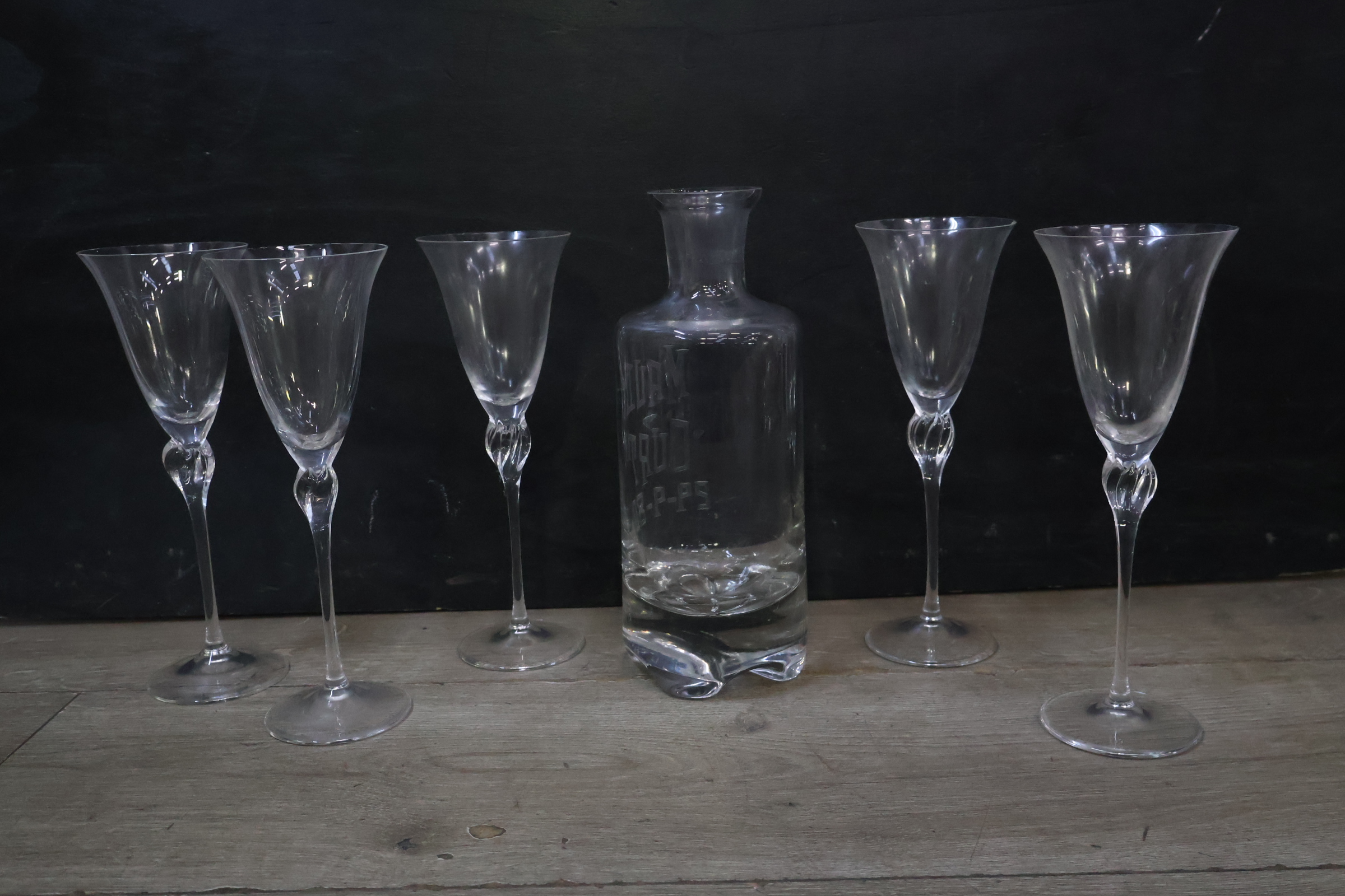 Glazen karaf met 5 bijpassende glazen – foto 3 – kavel bij GSD Auctions, Zoeterwoude