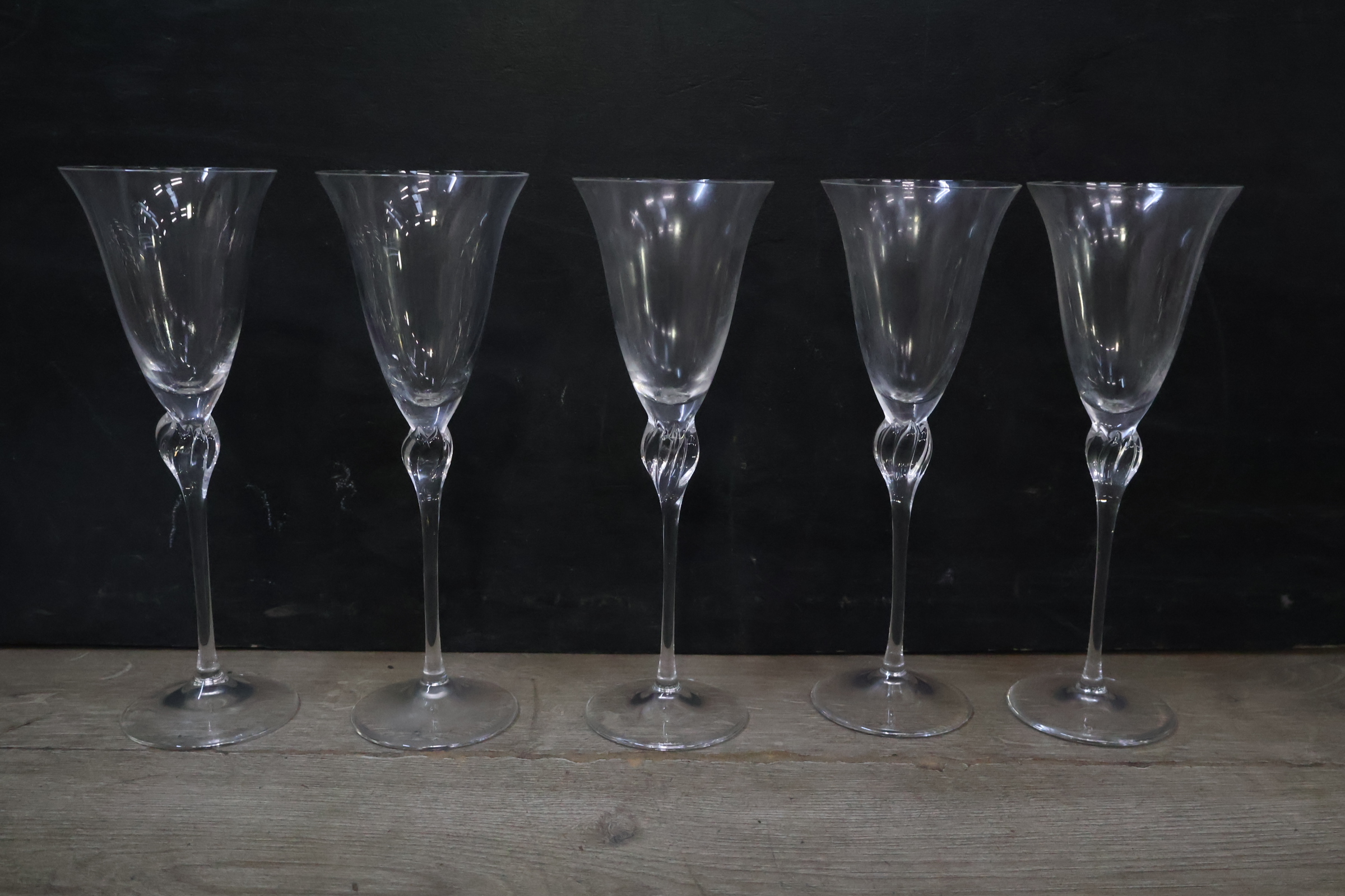 Glazen karaf met 5 bijpassende glazen – foto 6 – kavel bij GSD Auctions, Zoeterwoude