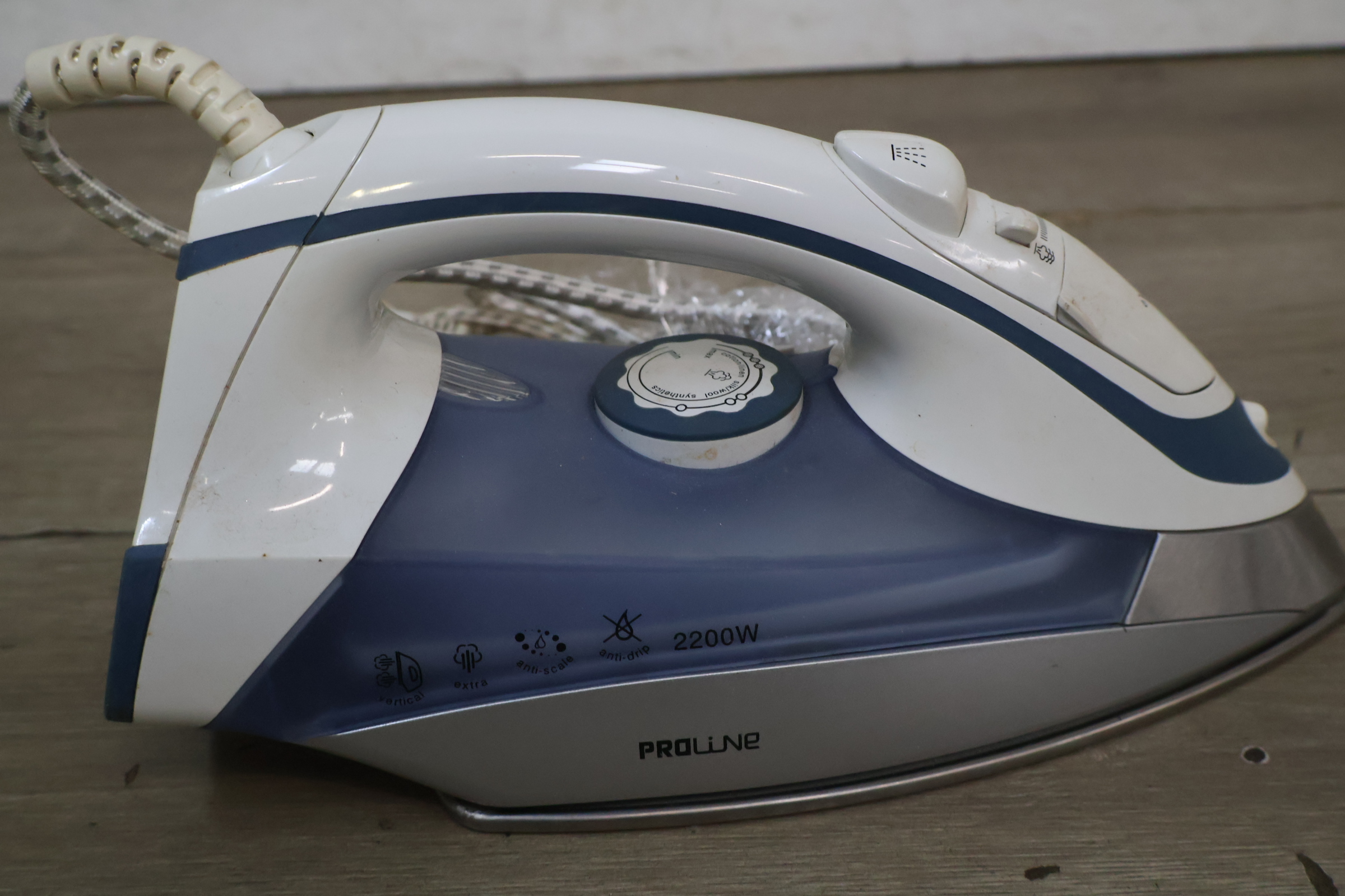 Proline stoomstrijkijzer 2200W – foto 3 – kavel bij GSD Auctions, Zoeterwoude