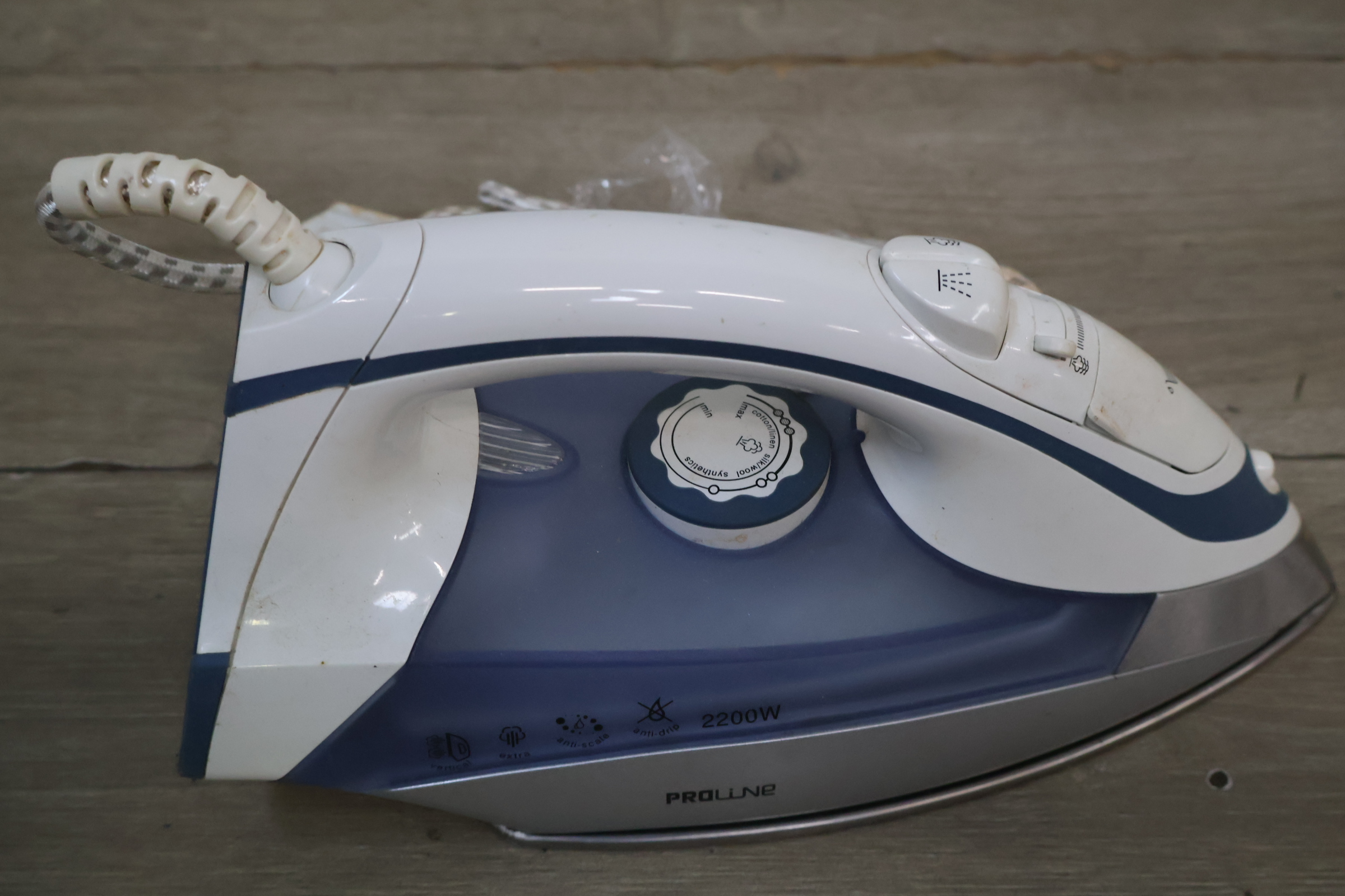 Proline stoomstrijkijzer 2200W – foto 4 – kavel bij GSD Auctions, Zoeterwoude