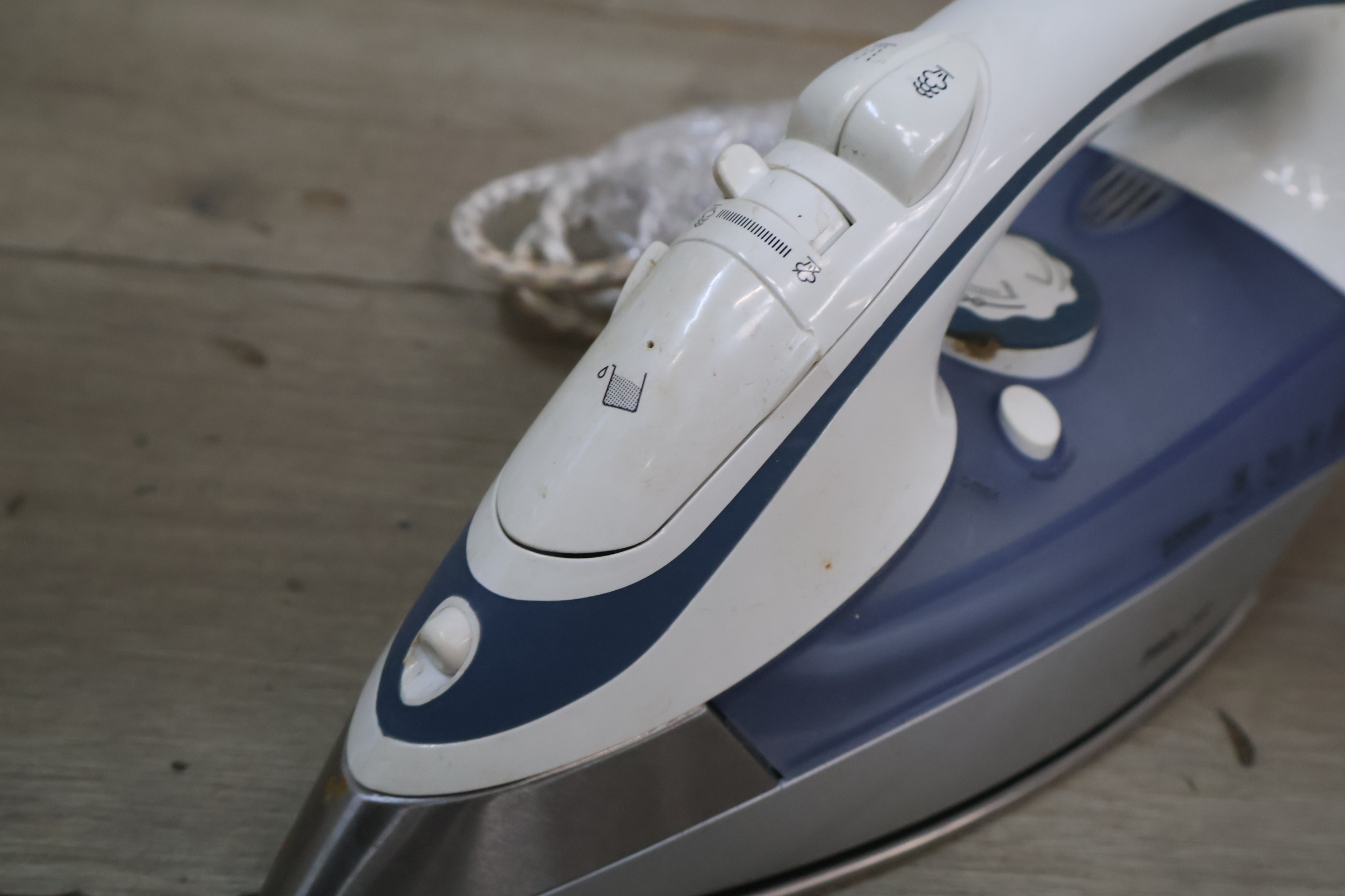 Proline stoomstrijkijzer 2200W – foto 10 – kavel bij GSD Auctions, Zoeterwoude