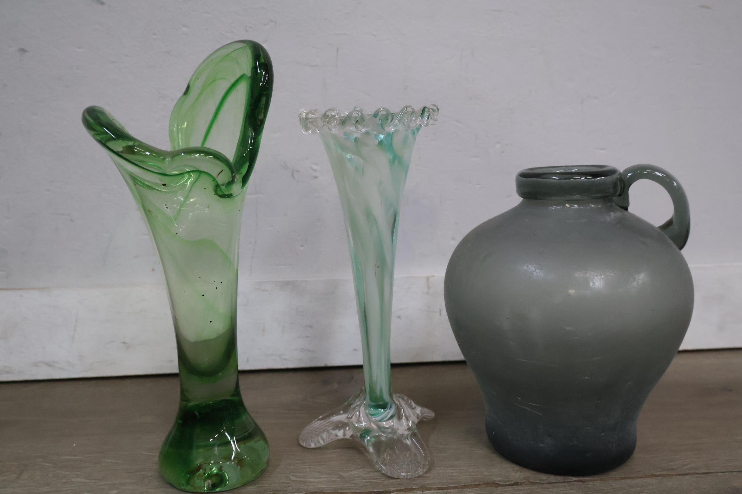 Set van 6 verschillende glazen vazen – foto 10 – kavel bij GSD Auctions, Zoeterwoude