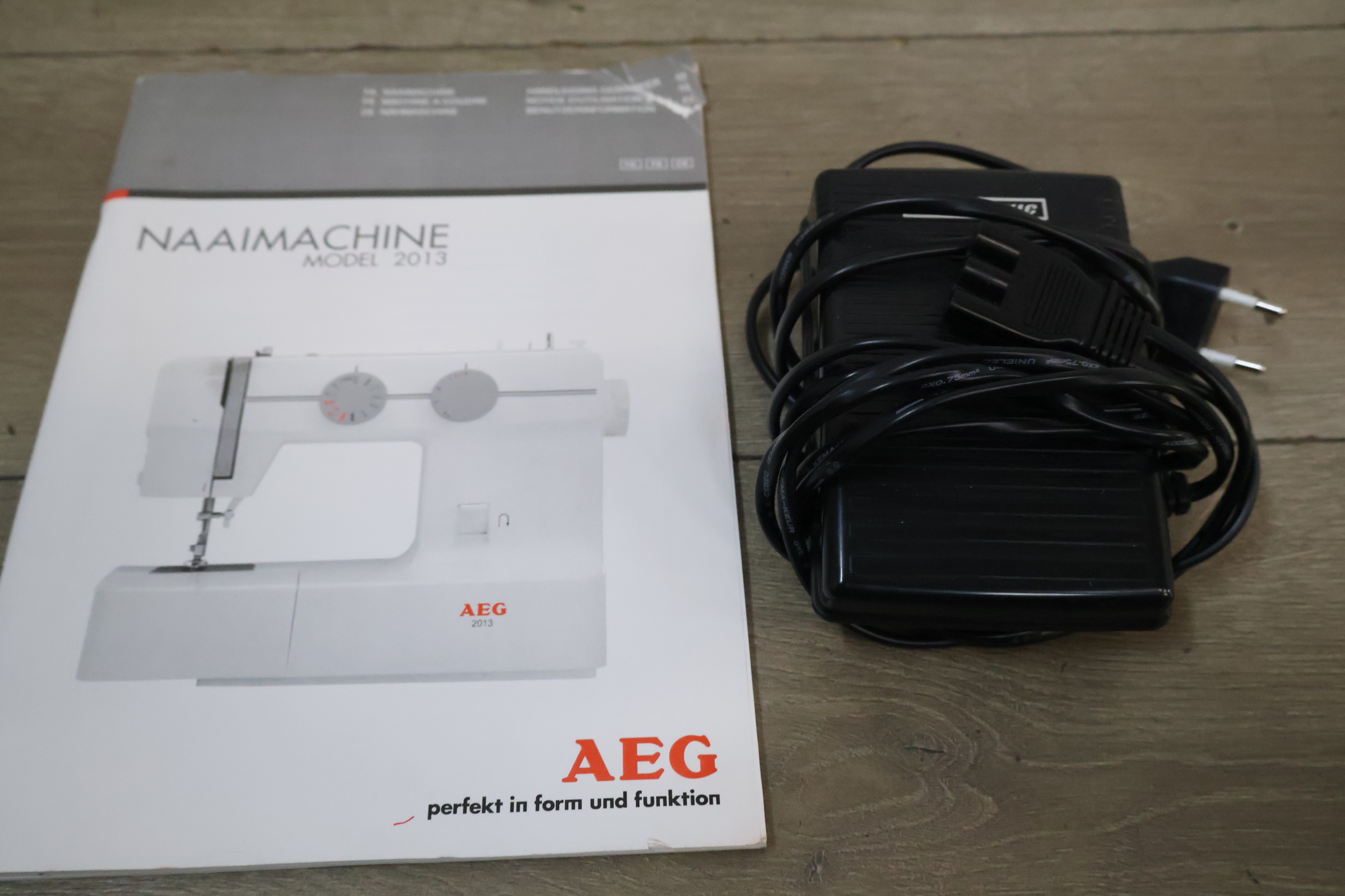AEG Naaimachine Model 2013 – foto 6 – kavel bij GSD Auctions, Zoeterwoude