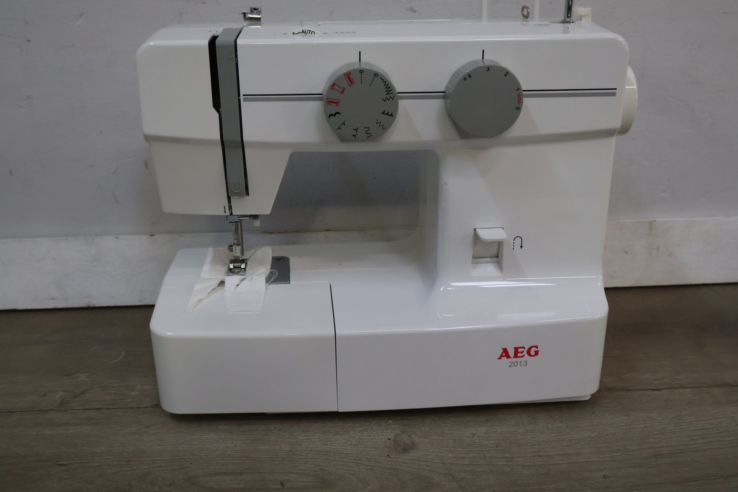 AEG Naaimachine Model 2013 – foto 7 – kavel bij GSD Auctions, Zoeterwoude