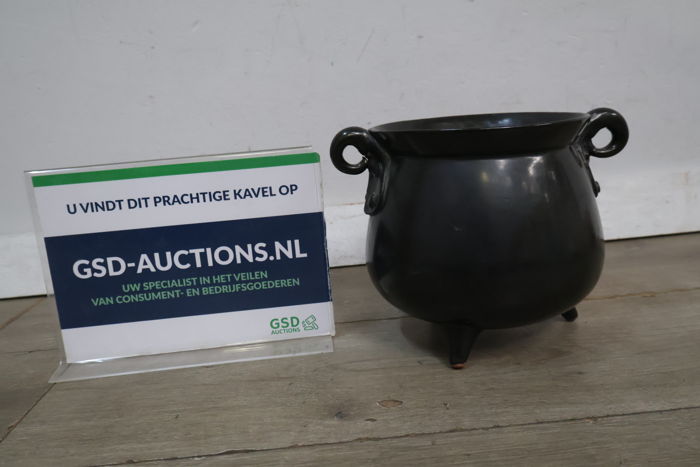 Zwarte metalen ketel – foto 2 – kavel bij GSD Auctions, Zoeterwoude