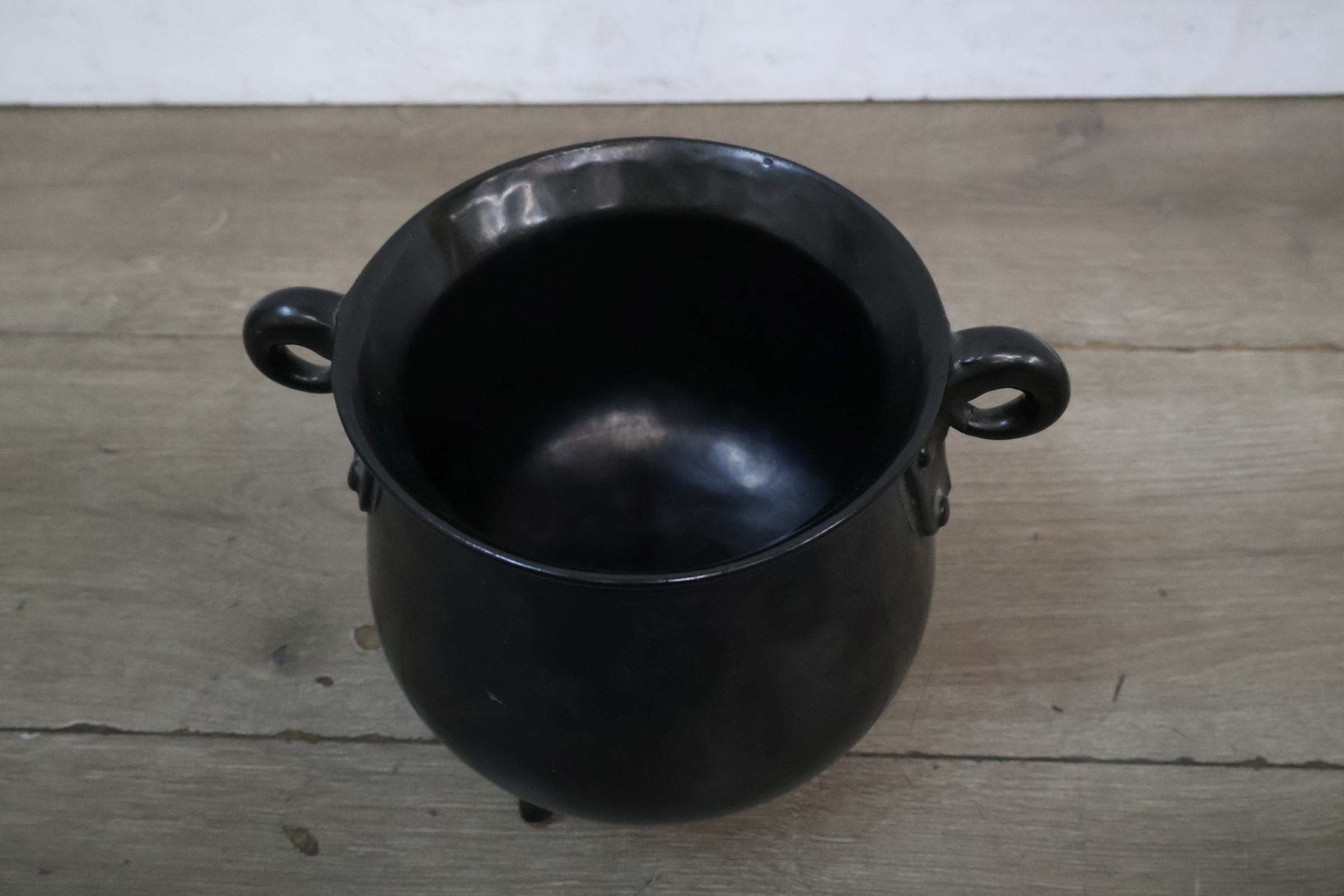 Zwarte metalen ketel – foto 5 – kavel bij GSD Auctions, Zoeterwoude