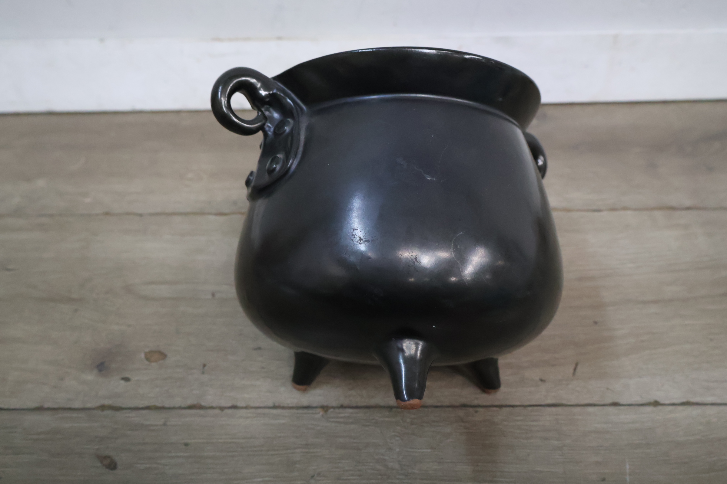 Zwarte metalen ketel – foto 6 – kavel bij GSD Auctions, Zoeterwoude