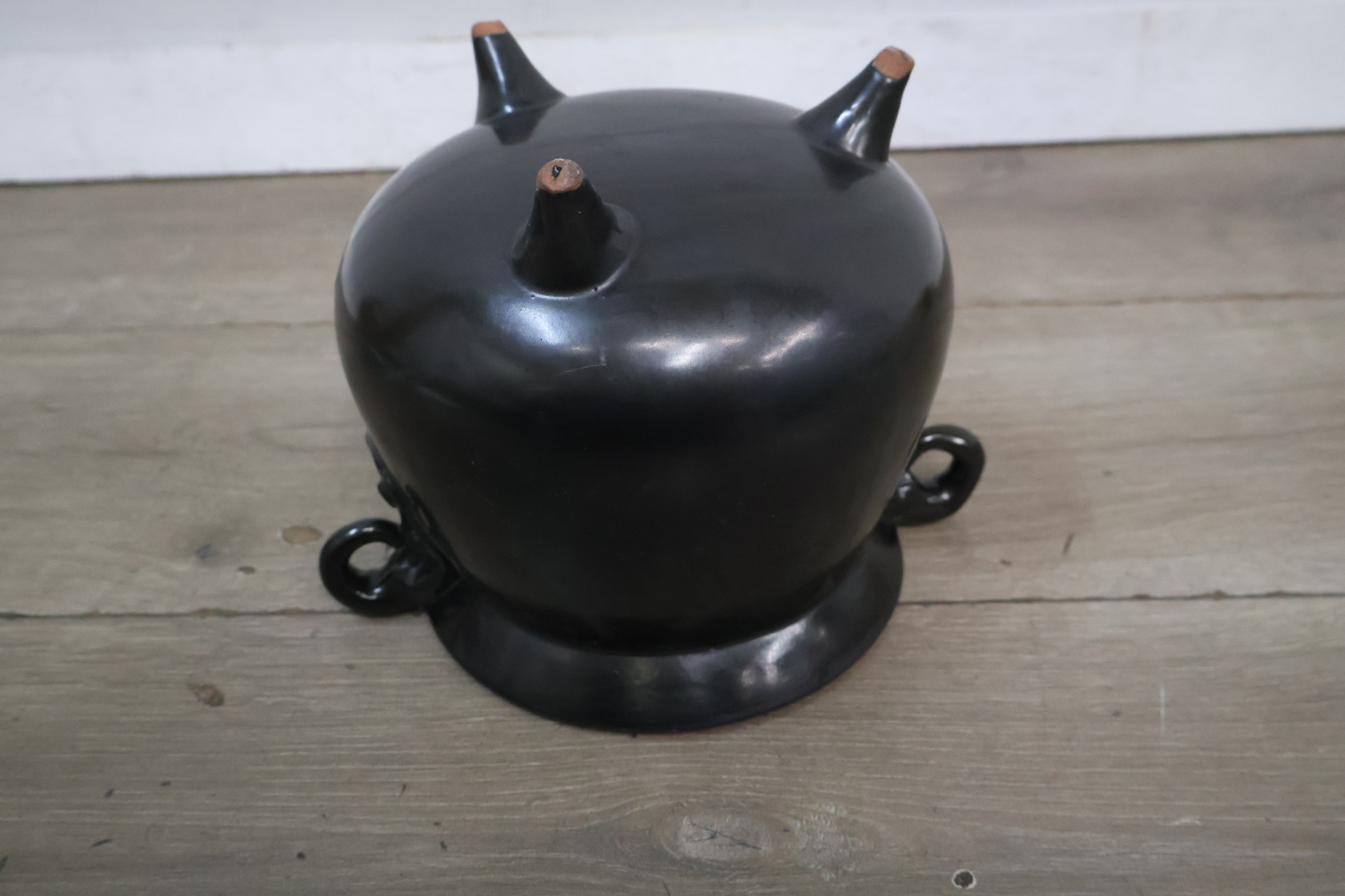 Zwarte metalen ketel – foto 7 – kavel bij GSD Auctions, Zoeterwoude