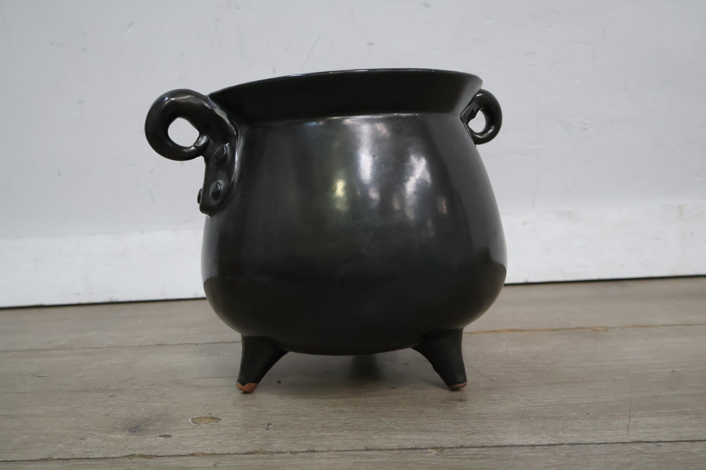 Zwarte metalen ketel – foto 8 – kavel bij GSD Auctions, Zoeterwoude