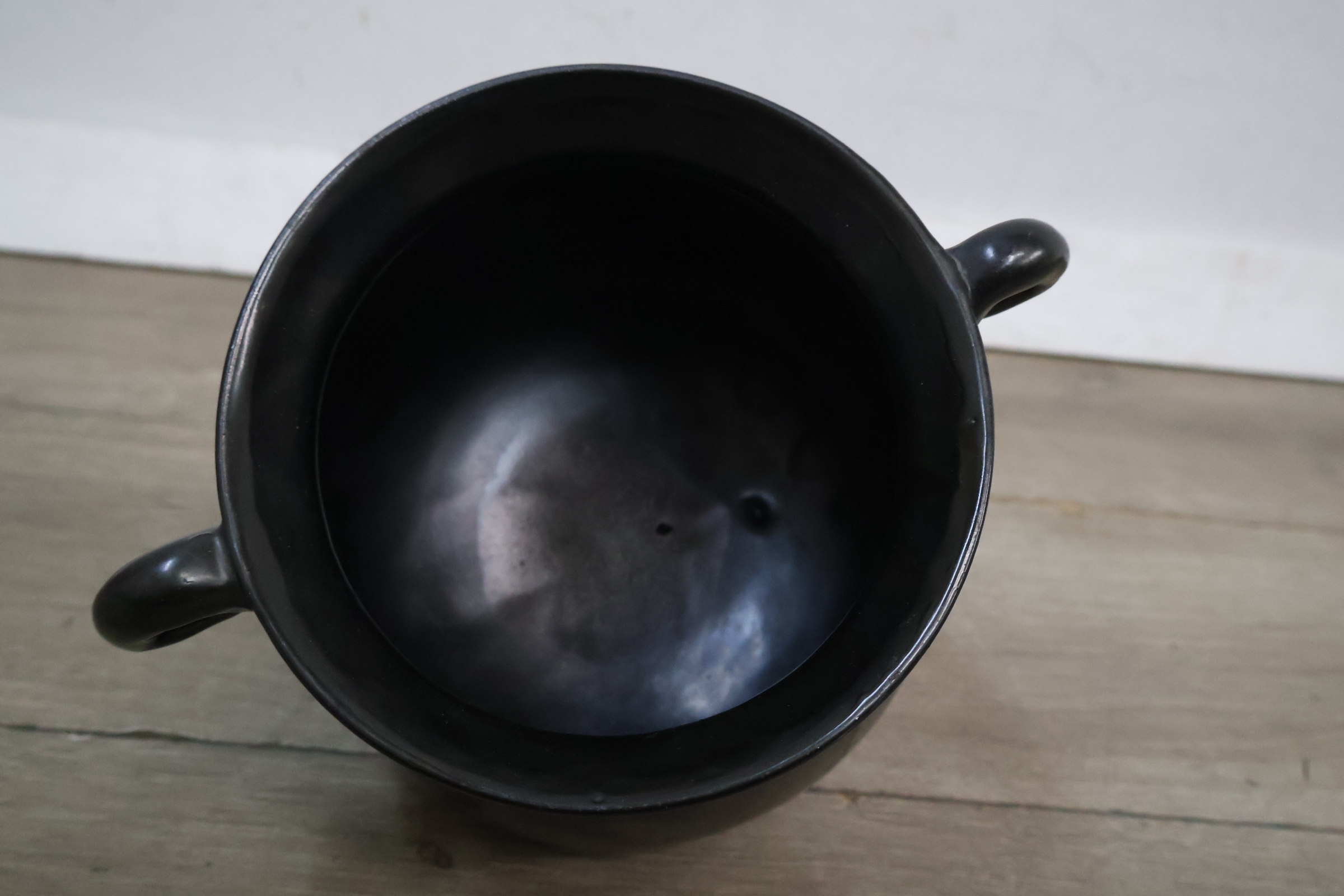Zwarte metalen ketel – foto 10 – kavel bij GSD Auctions, Zoeterwoude