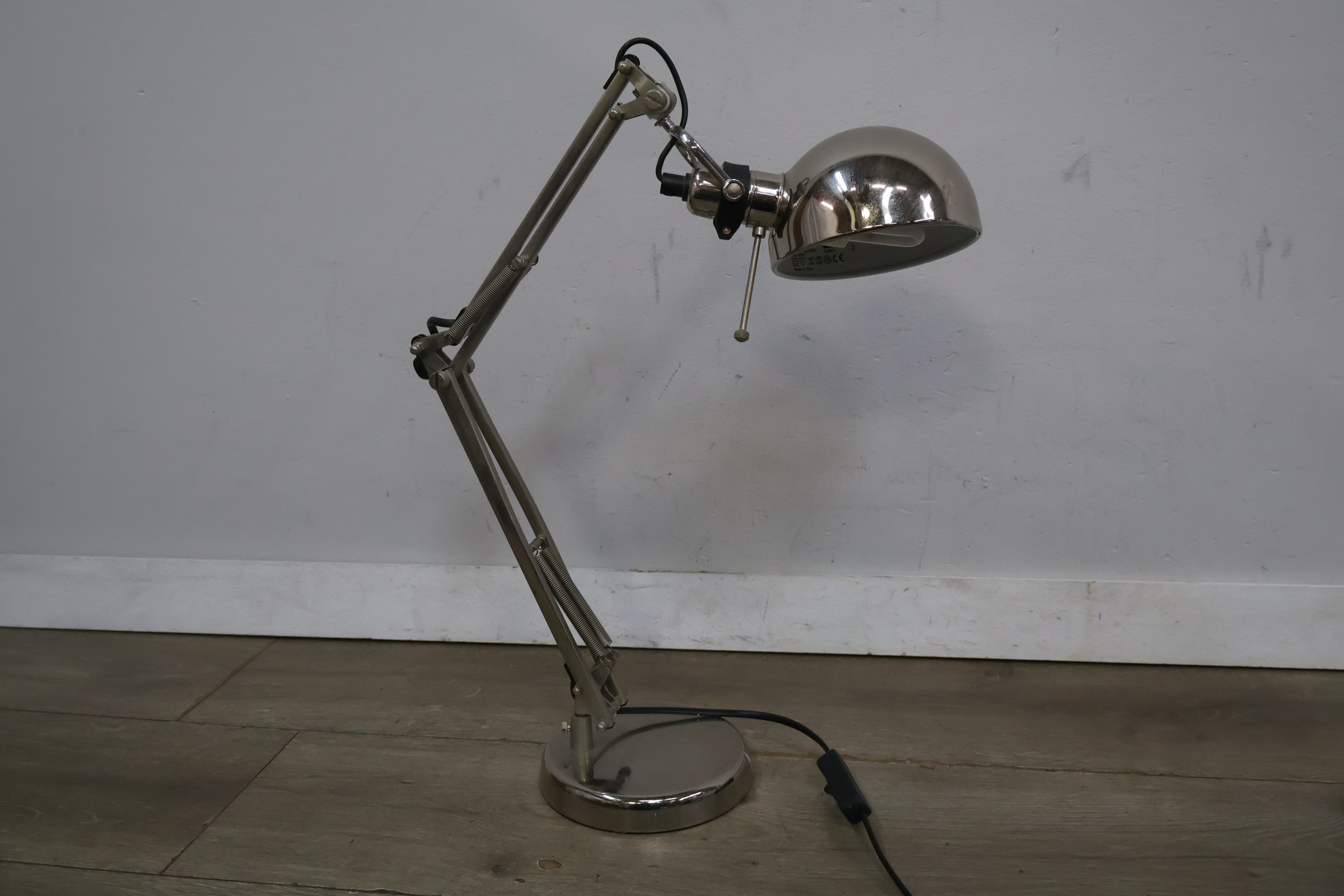 Ikea bureaulamp – foto 2 – kavel bij GSD Auctions, Zoeterwoude