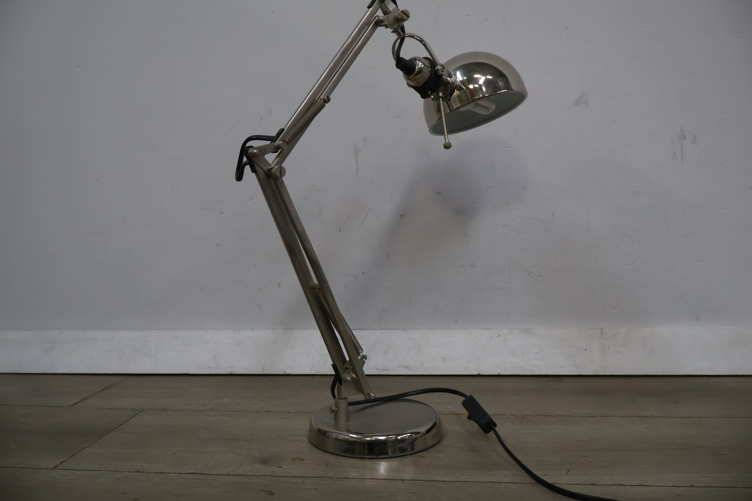 Ikea bureaulamp – foto 4 – kavel bij GSD Auctions, Zoeterwoude