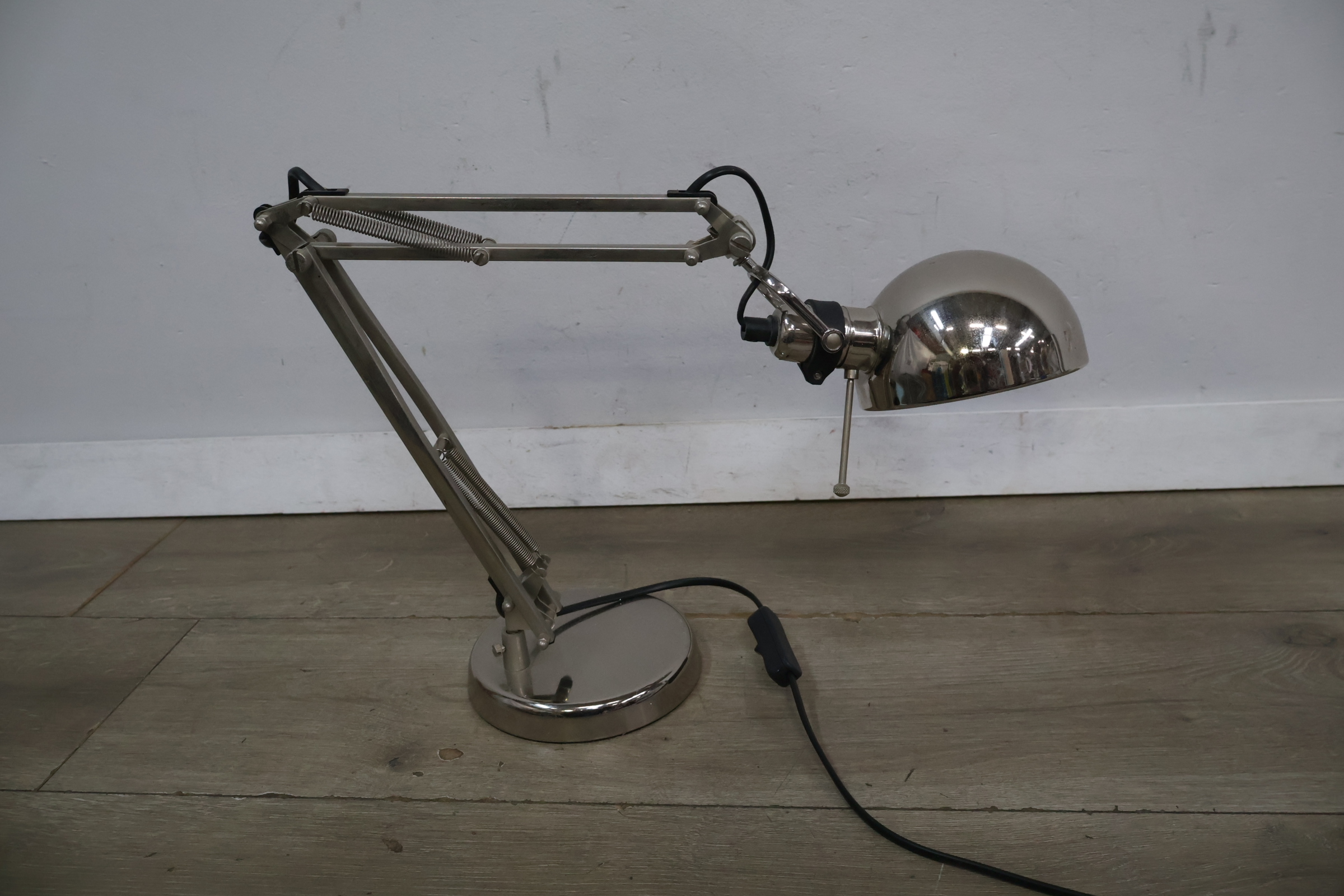 Ikea bureaulamp – foto 5 – kavel bij GSD Auctions, Zoeterwoude