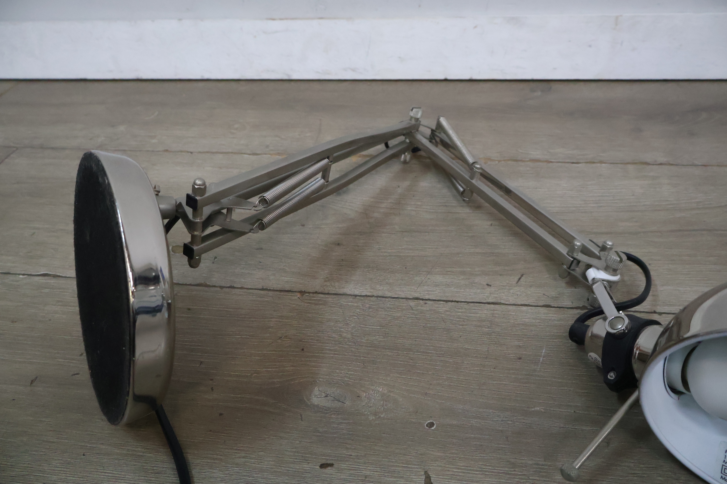 Ikea bureaulamp – foto 9 – kavel bij GSD Auctions, Zoeterwoude