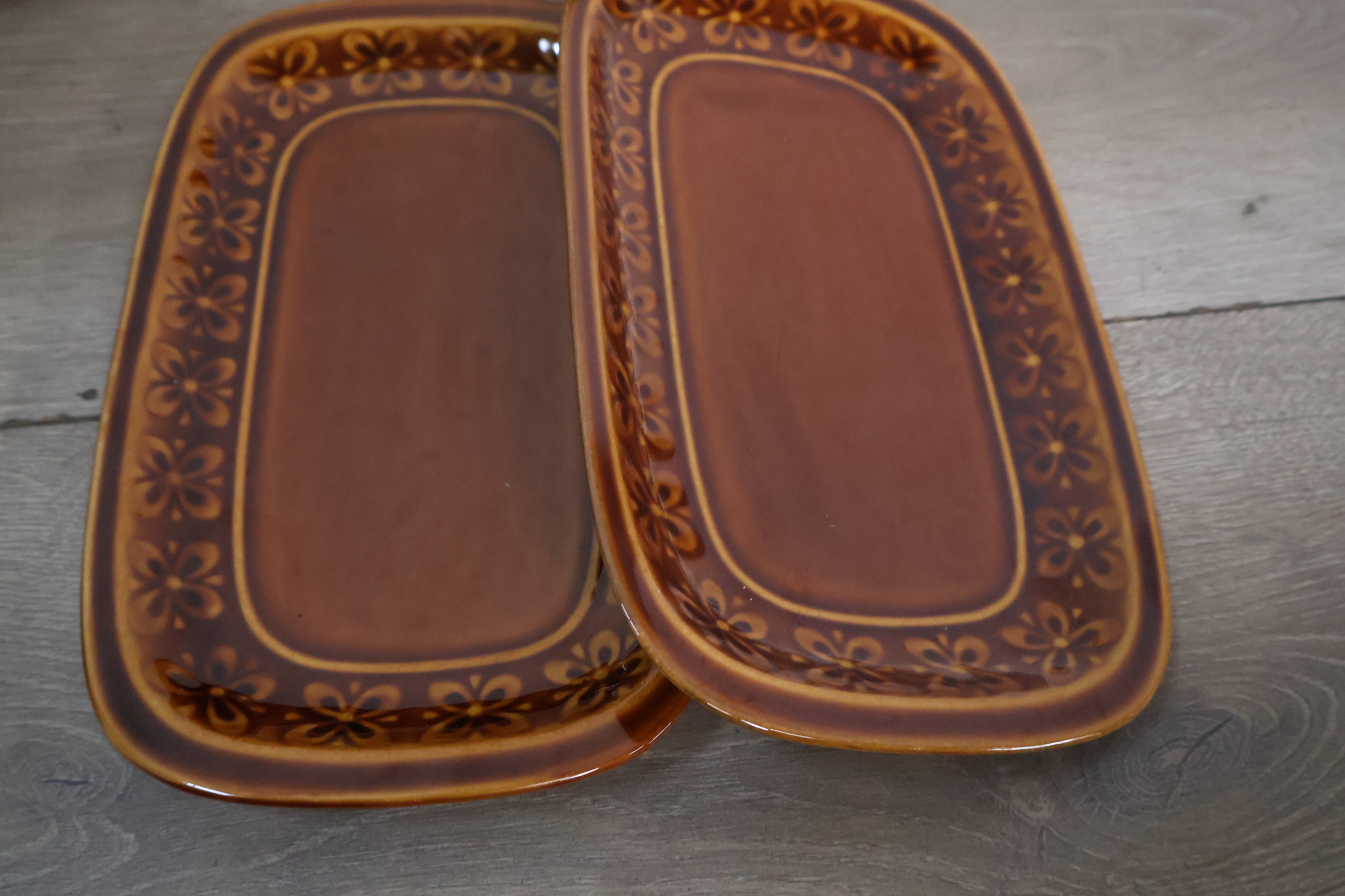 Set bruin keramisch servies van Pruszków – foto 5 – kavel bij GSD Auctions, Zoeterwoude