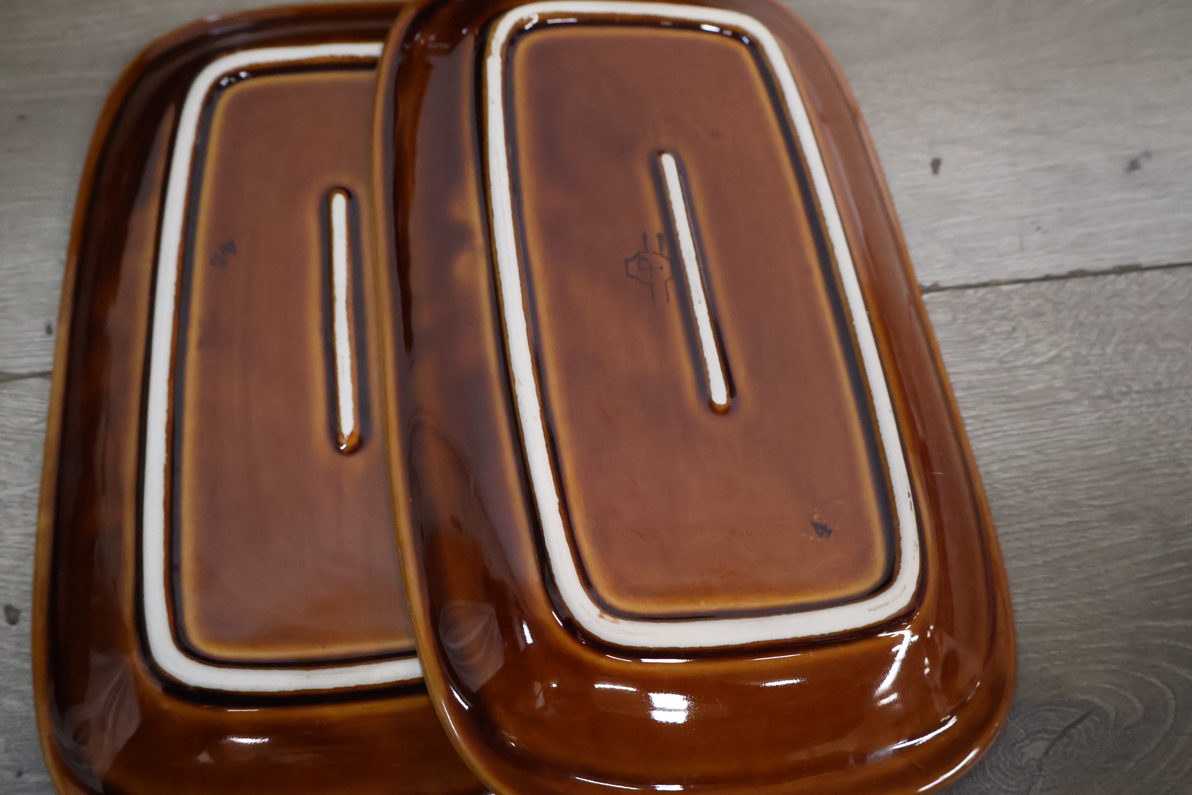 Set bruin keramisch servies van Pruszków – foto 6 – kavel bij GSD Auctions, Zoeterwoude