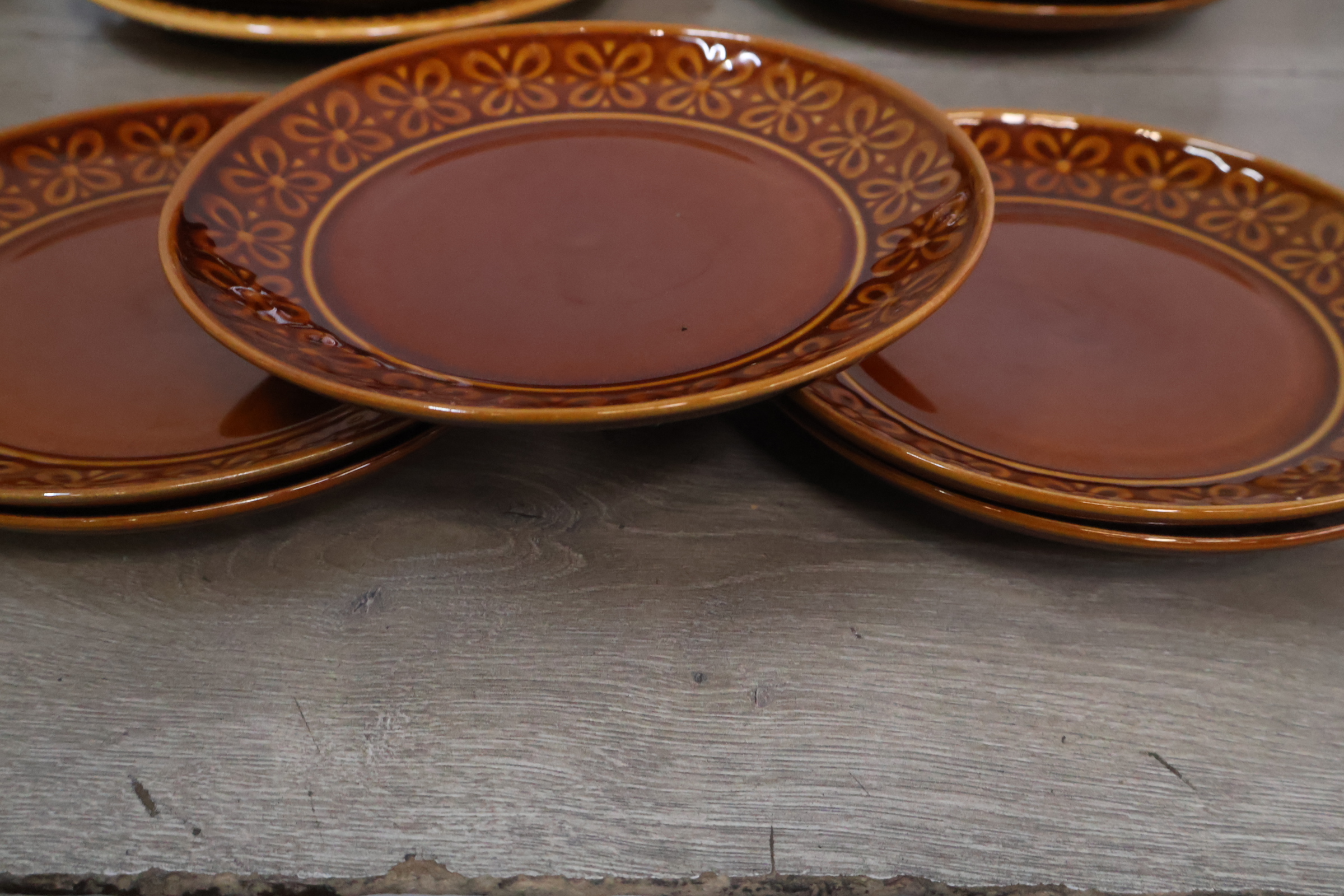 Set bruin keramisch servies van Pruszków – foto 8 – kavel bij GSD Auctions, Zoeterwoude